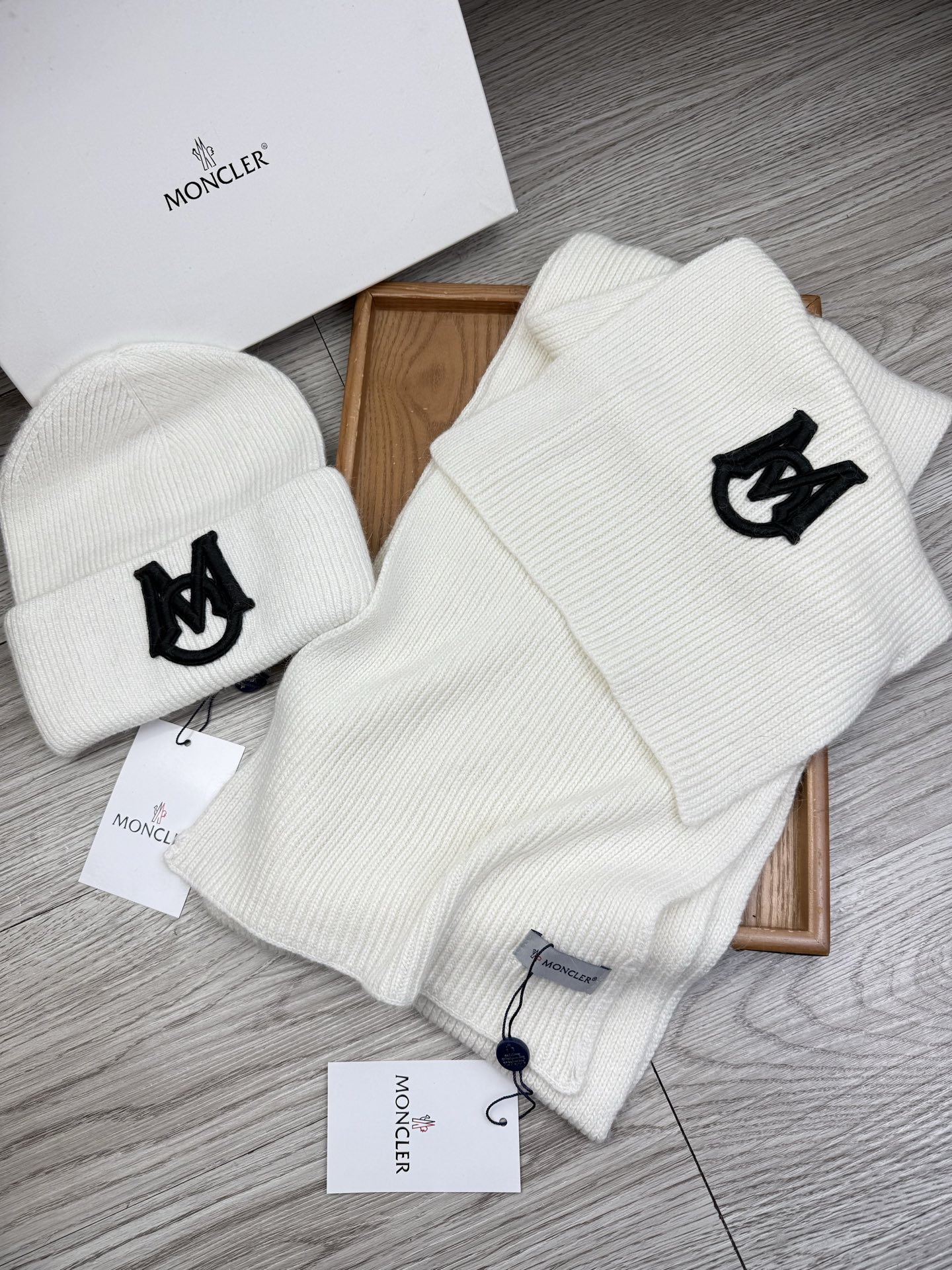 🌹。蒙口。【两件套-羊毛套装帽子】经典套装帽子！帽子➕围巾！70%羊毛+30%兔毛。暖暖哒超级舒服～冬日小姐姐减龄神器哦