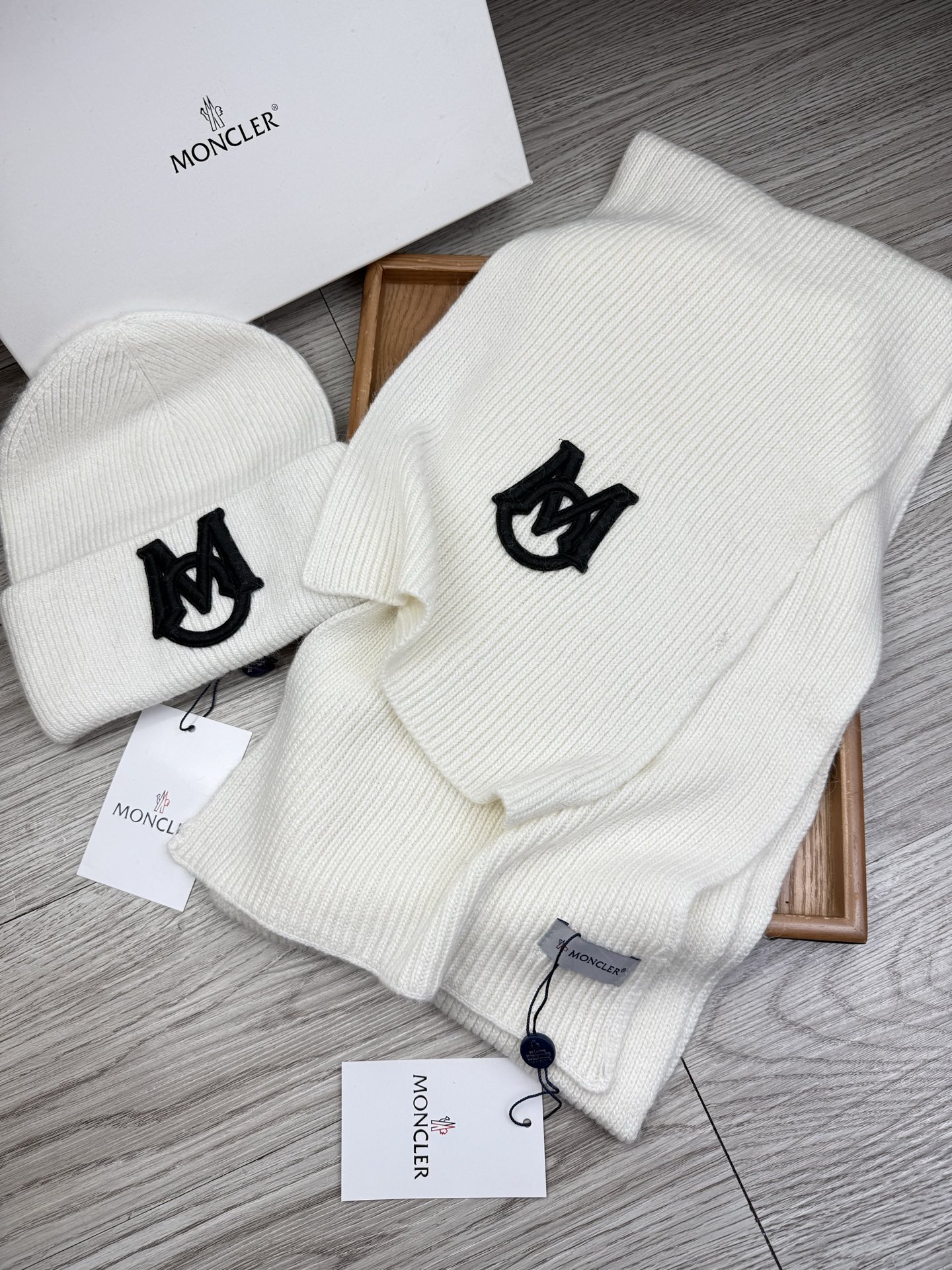 🌹。蒙口。【两件套-羊毛套装帽子】经典套装帽子！帽子➕围巾！70%羊毛+30%兔毛。暖暖哒超级舒服～冬日小姐姐减龄神器哦