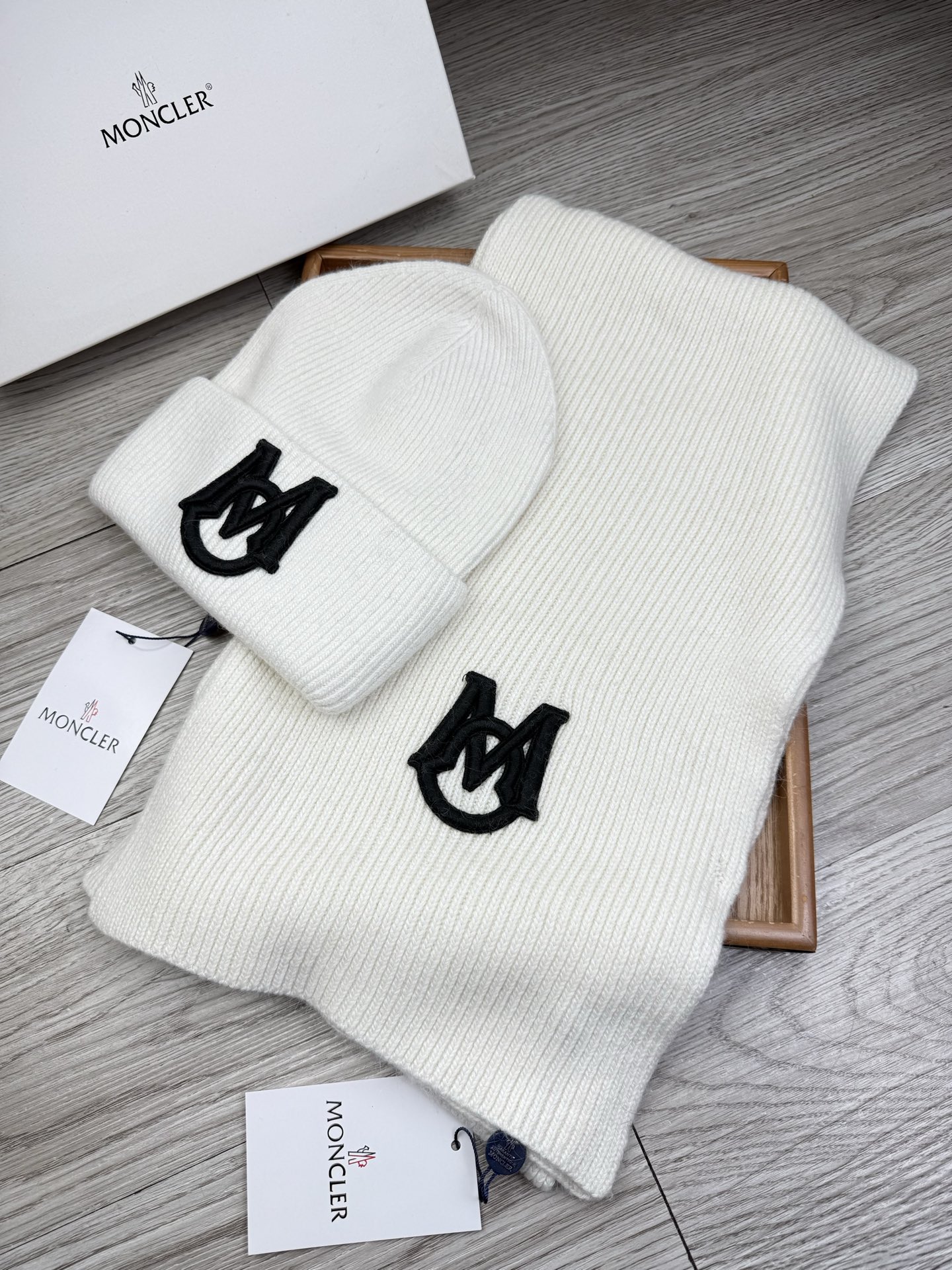 🌹。蒙口。【两件套-羊毛套装帽子】经典套装帽子！帽子➕围巾！70%羊毛+30%兔毛。暖暖哒超级舒服～冬日小姐姐减龄神器哦