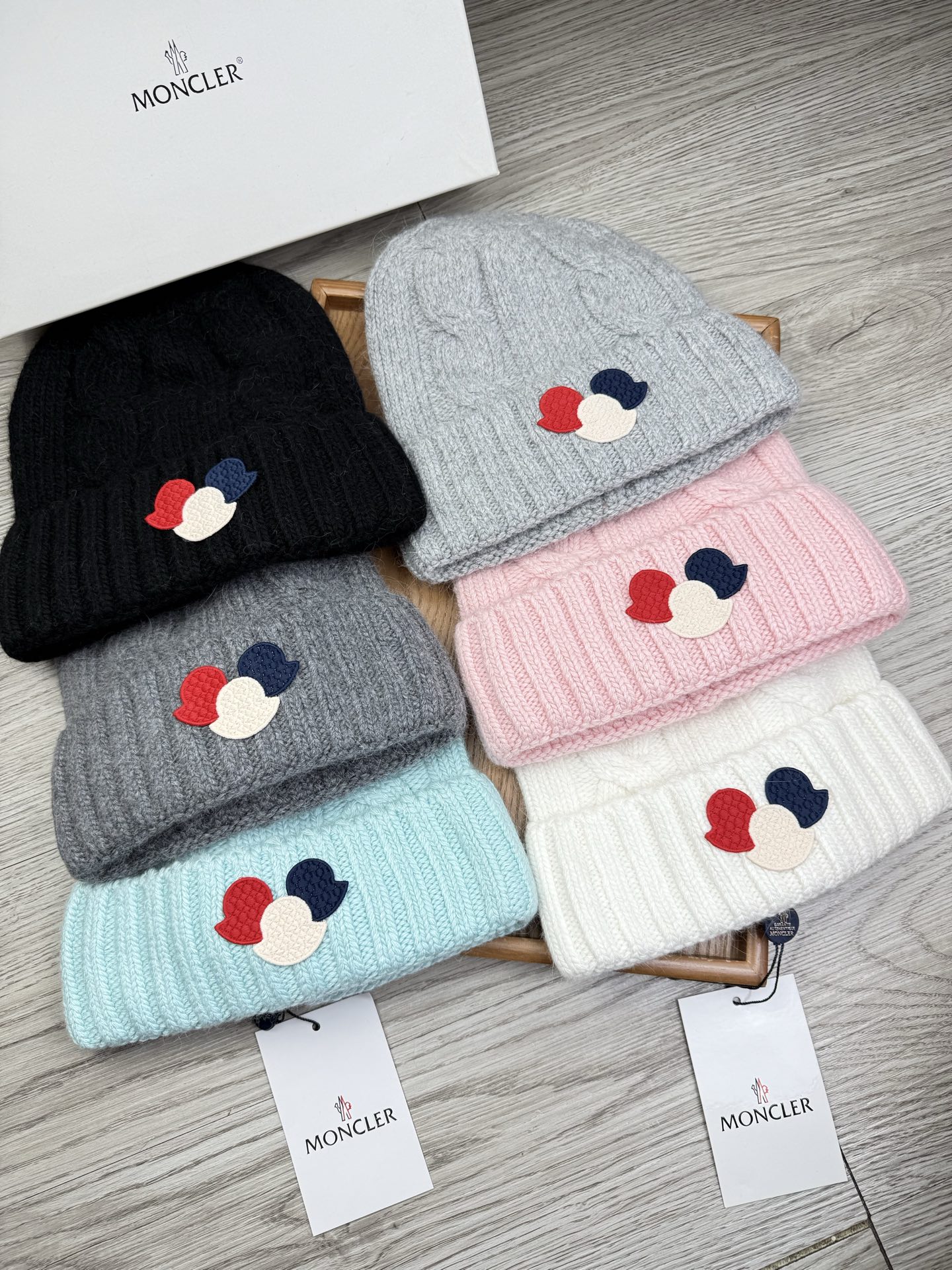 NO:552977,.Muzzled mouth. [Wool single hat] Small wool provided by customer!  A precious collection of soul hats!  Colored yarn supplied by customers. Every color is very beautiful!  classic!  It feels soft and greasy. 70% wool and 30% rabbit hair. A combed lamb can only produce 30-40g of wool. Such a hat requires three or four lambs. Don’t compare it with ordinary hats on the market. Is the yarn supplied by customers good? The market products are incomparable!  The materials are top-notch and luxurious. This is the charm of the product. It is easy to get in and out of the counter. If you come to the mixed counter, you will definitely buy it. I love the plain color and every color. And it is durable!  It can be worn by men, women and children!  When you see the real thing, you can beautify it ~ hats, bucket hats, baseball caps, knitted hats, hats, Moncler, espadrilles, hats19860909.蒙口.【羊毛单帽】客供小羊毛！珍贵典藏的灵魂帽子！客供色纱.每个颜色都非常好看！经典！手感软腻.70羊毛30兔毛.一只小羊精梳过的小羊仅能产出30-40g的羊毛.这么一个帽子得三四只小羊.不要拿市面上普通帽子冒充相比.客供的纱线好吗.市场货没得比！用料顶级奢华这就是产品的魅力.轻松出入专柜.混专柜的来必收.素色每个颜色都爱.而且美耐级了！男女老少均可用佩戴！见到实物你们能美化了～帽子渔夫帽棒球帽针织帽,帽子,Moncler,espadrilles,hats,hat