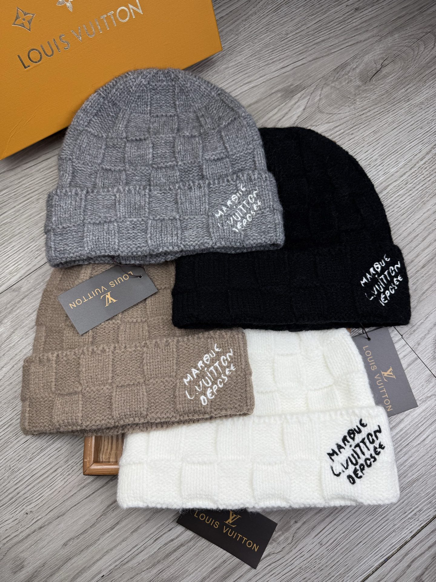 NO:552980,.L Family. [Wool single hat] Small wool provided by customers!  A precious collection of soul hats!  Colored yarn supplied by customers. Every color is very beautiful!  classic!  It feels soft and greasy. 70% wool and 30% rabbit hair. A combed lamb can only produce 30-40g of wool. Such a hat requires three or four lambs. Don’t compare it with ordinary hats on the market. Is the yarn supplied by customers good? The market products are incomparable!  The materials are top-notch and luxurious. This is the charm of the product. It is easy to get in and out of the counter. If you come to the mixed counter, you will definitely buy it. I love the plain color and every color. And it is durable!  It can be worn by men, women and children!  When you see the real thing, you can beautify it ~ hats, bucket hats, baseball caps, knitted hats, hats, louis vuitton, espadrilles, hats19860909.L家.【羊毛单帽】客供小羊毛！珍贵典藏的灵魂帽子！客供色纱.每个颜色都非常好看！经典！手感软腻.70羊毛30兔毛.一只小羊精梳过的小羊仅能产出30-40g的羊毛.这么一个帽子得三四只小羊.不要拿市面上普通帽子冒充相比.客供的纱线好吗.市场货没得比！用料顶级奢华这就是产品的魅力.轻松出入专柜.混专柜的来必收.素色每个颜色都爱.而且美耐级了！男女老少均可用佩戴！见到实物你们能美化了～帽子渔夫帽棒球帽针织帽,帽子,louis vuitton,espadrilles,hats,hat