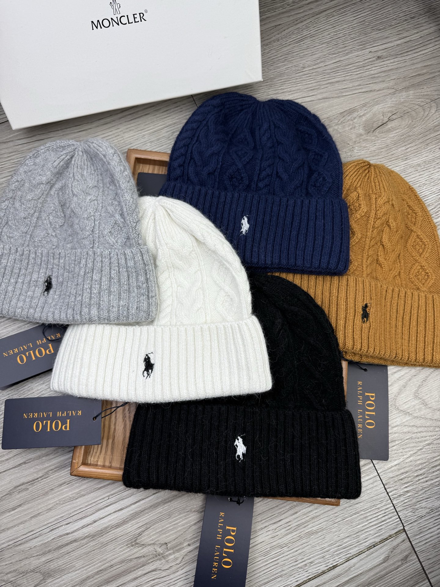 NO:552985,.polo.[Wool single hat] Small wool provided by customer!  A precious collection of soul hats!  Colored yarn supplied by customers. Every color is very beautiful!  classic!  It feels soft and greasy. 70% wool and 30% rabbit hair. A combed lamb can only produce 30-40g of wool. Such a hat requires three or four lambs. Don’t compare it with ordinary hats on the market. Is the yarn supplied by customers good? The market products are incomparable!  The materials are top-notch and luxurious. This is the charm of the product. It is easy to get in and out of the counter. If you come to the mixed counter, you will definitely buy it. I love the plain color and every color. And it is durable!  It can be worn by men, women and children!  You can beautify it when you see the real thing ~ hats, bucket hats, baseball caps, knitted hats, hats, espadrilles, hats19860909.polo.【羊毛单帽】客供小羊毛！珍贵典藏的灵魂帽子！客供色纱.每个颜色都非常好看！经典！手感软腻.70羊毛30兔毛.一只小羊精梳过的小羊仅能产出30-40g的羊毛.这么一个帽子得三四只小羊.不要拿市面上普通帽子冒充相比.客供的纱线好吗.市场货没得比！用料顶级奢华这就是产品的魅力.轻松出入专柜.混专柜的来必收.素色每个颜色都爱.而且美耐级了！男女老少均可用佩戴！见到实物你们能美化了～帽子渔夫帽棒球帽针织帽,帽子,espadrilles,hats,hat
