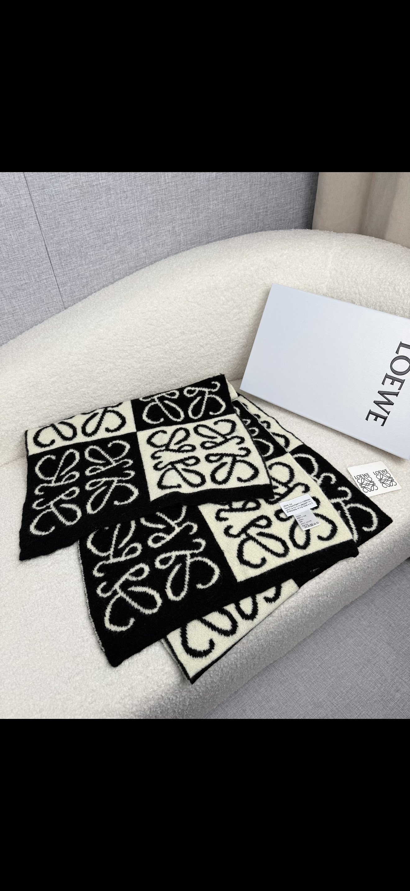 ￥。loewe。新款针织围巾！低调的奢侈感。极品柔美精英高手级别的时髦感围巾！这款loewe羊绒提花围巾