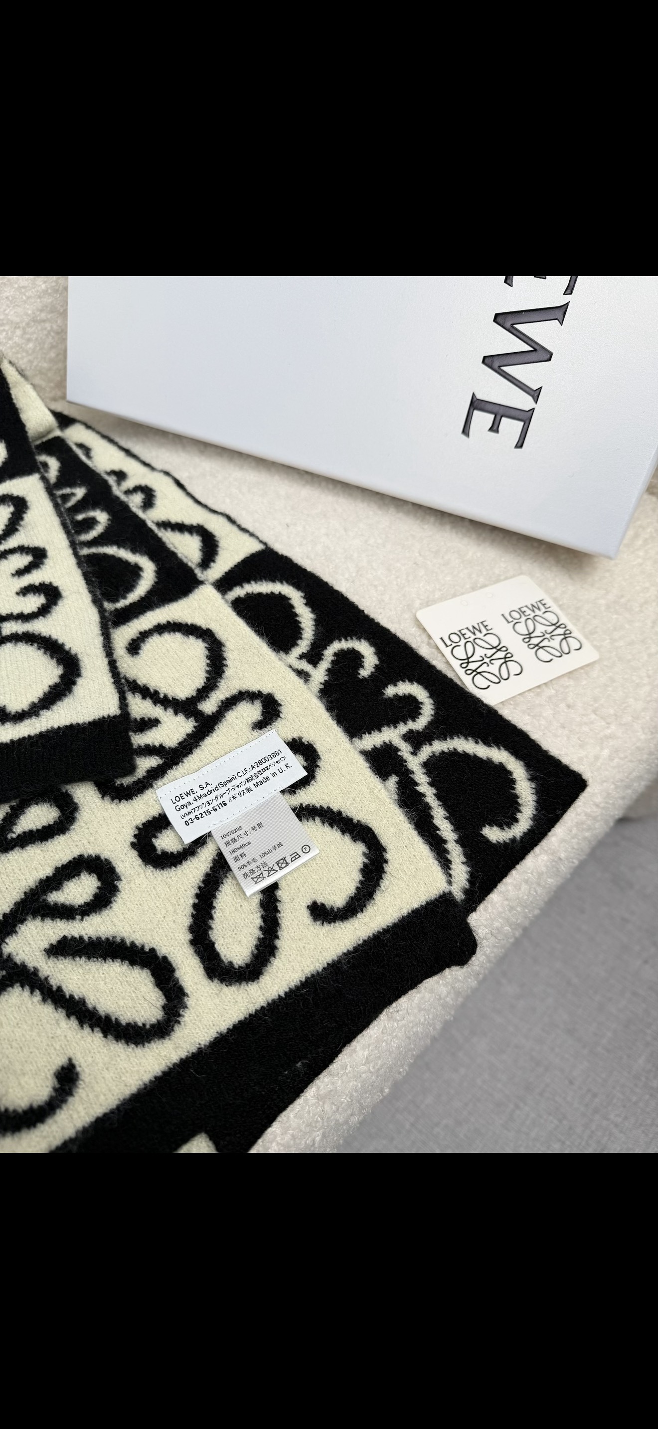 ￥。loewe。新款针织围巾！低调的奢侈感。极品柔美精英高手级别的时髦感围巾！这款loewe羊绒提花围巾