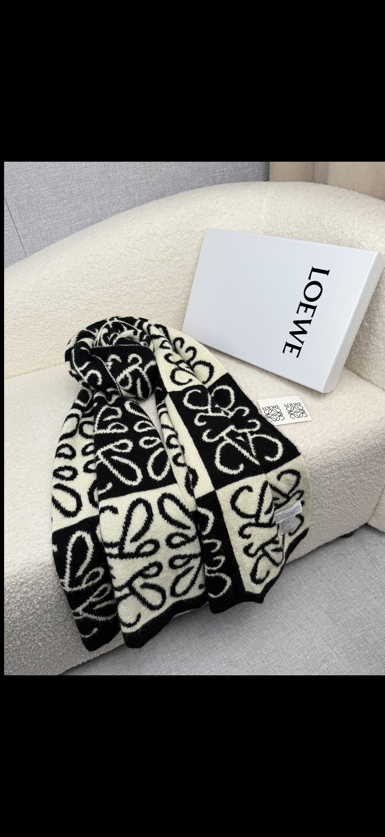 ￥。loewe。新款针织围巾！低调的奢侈感。极品柔美精英高手级别的时髦感围巾！这款loewe羊绒提花围巾