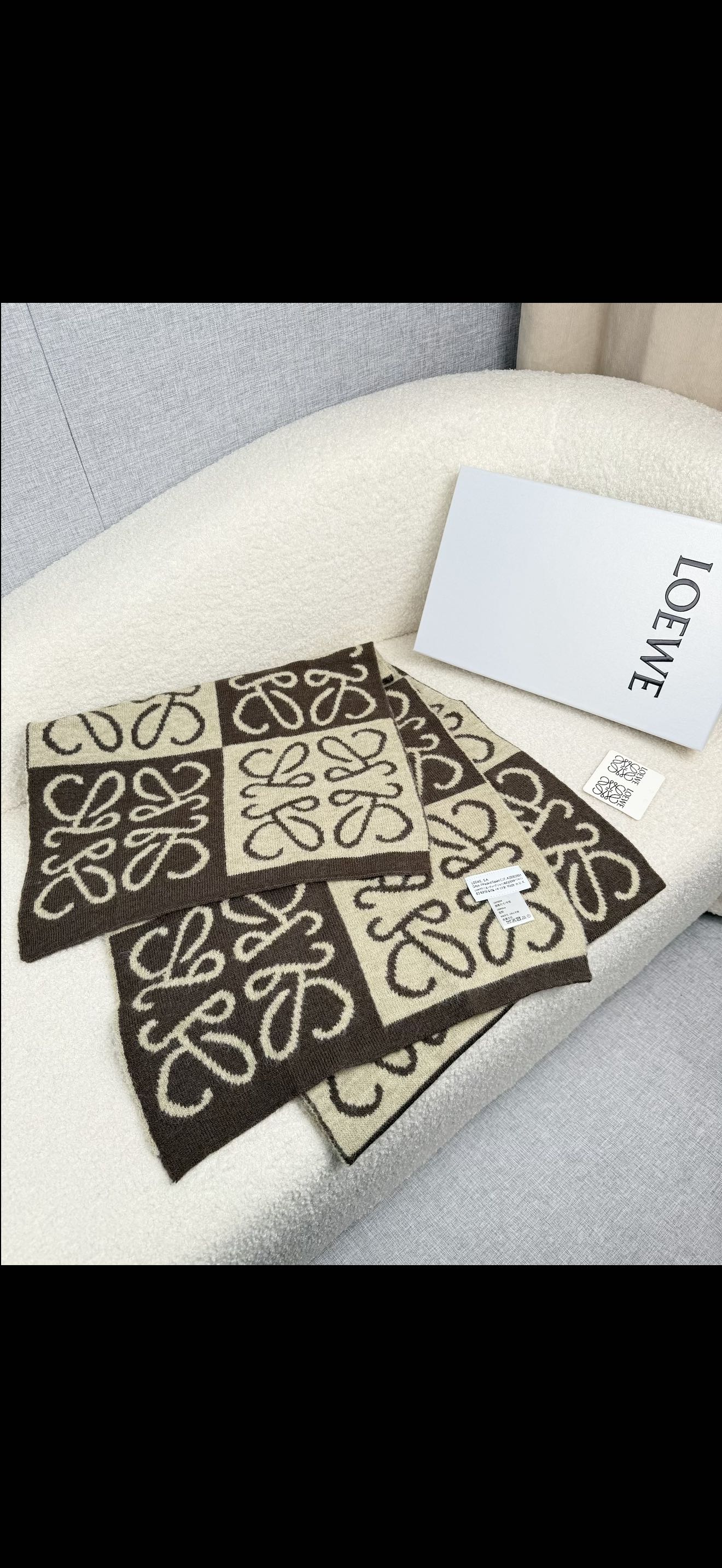 ￥。loewe。新款针织围巾！低调的奢侈感。极品柔美精英高手级别的时髦感围巾！这款loewe羊绒提花围巾