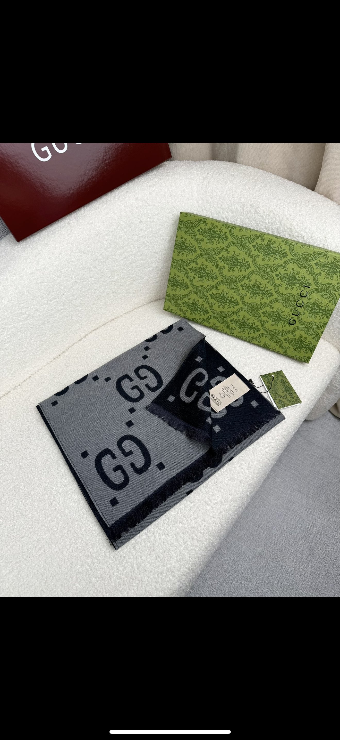 ￥。G家。大G*专柜的大爆款~就喜欢这种GG腔调！价格超级给力，福利推荐！！专柜售价近4k＋！面料是强捻