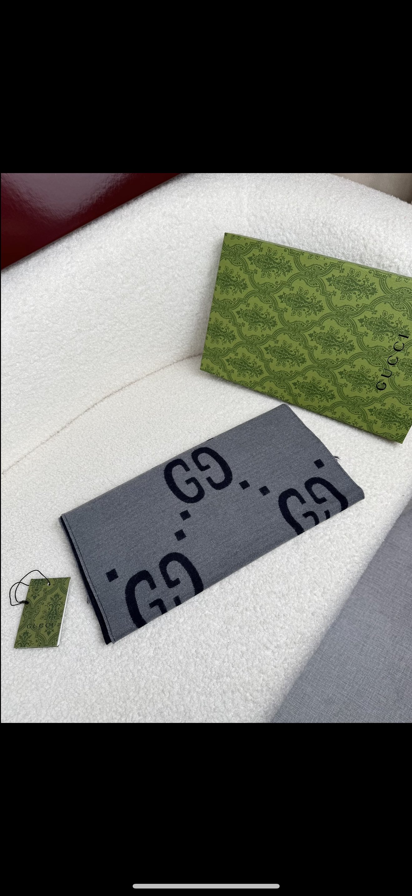 ￥。G家。大G*专柜的大爆款~就喜欢这种GG腔调！价格超级给力，福利推荐！！专柜售价近4k＋！面料是强捻