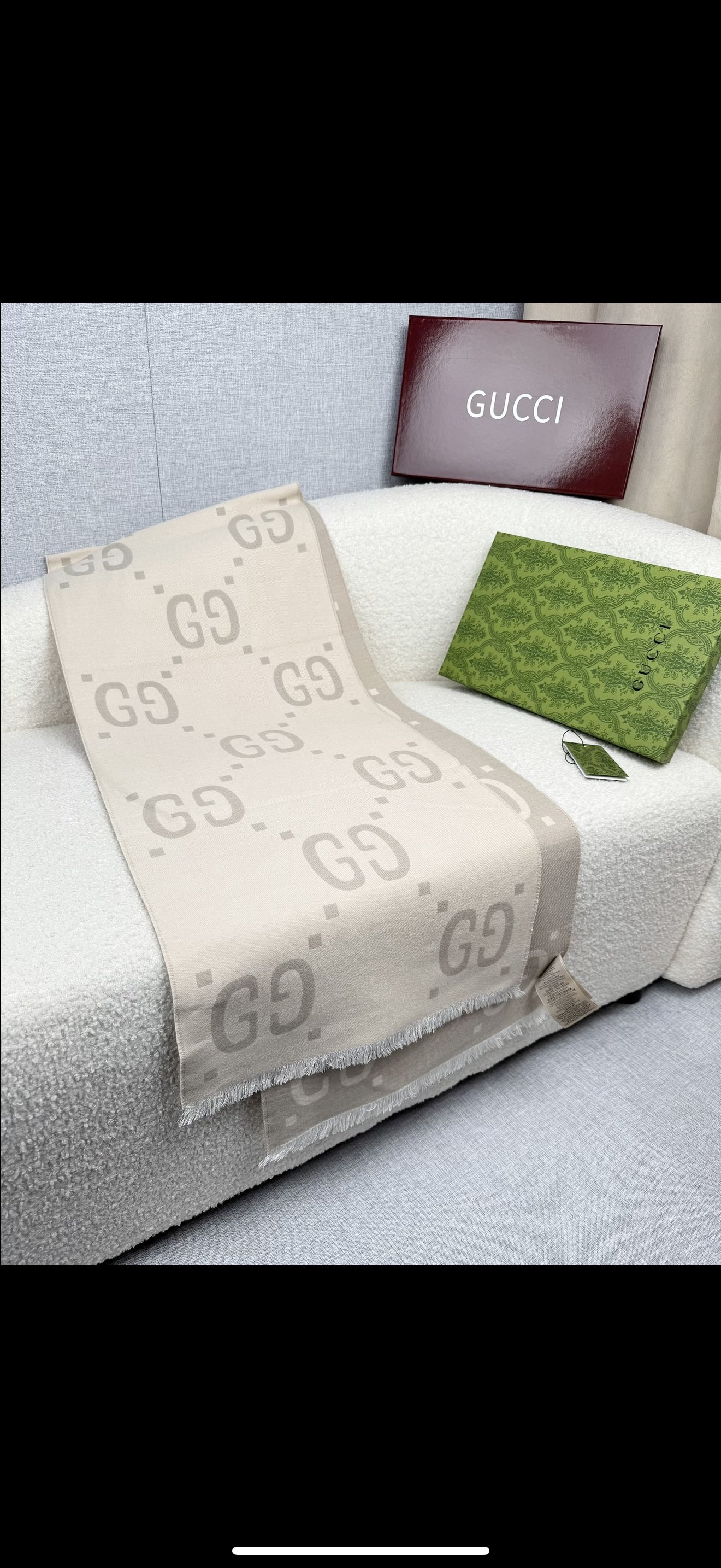 ￥。G家。大G*专柜的大爆款~就喜欢这种GG腔调！价格超级给力，福利推荐！！专柜售价近4k＋！面料是强捻