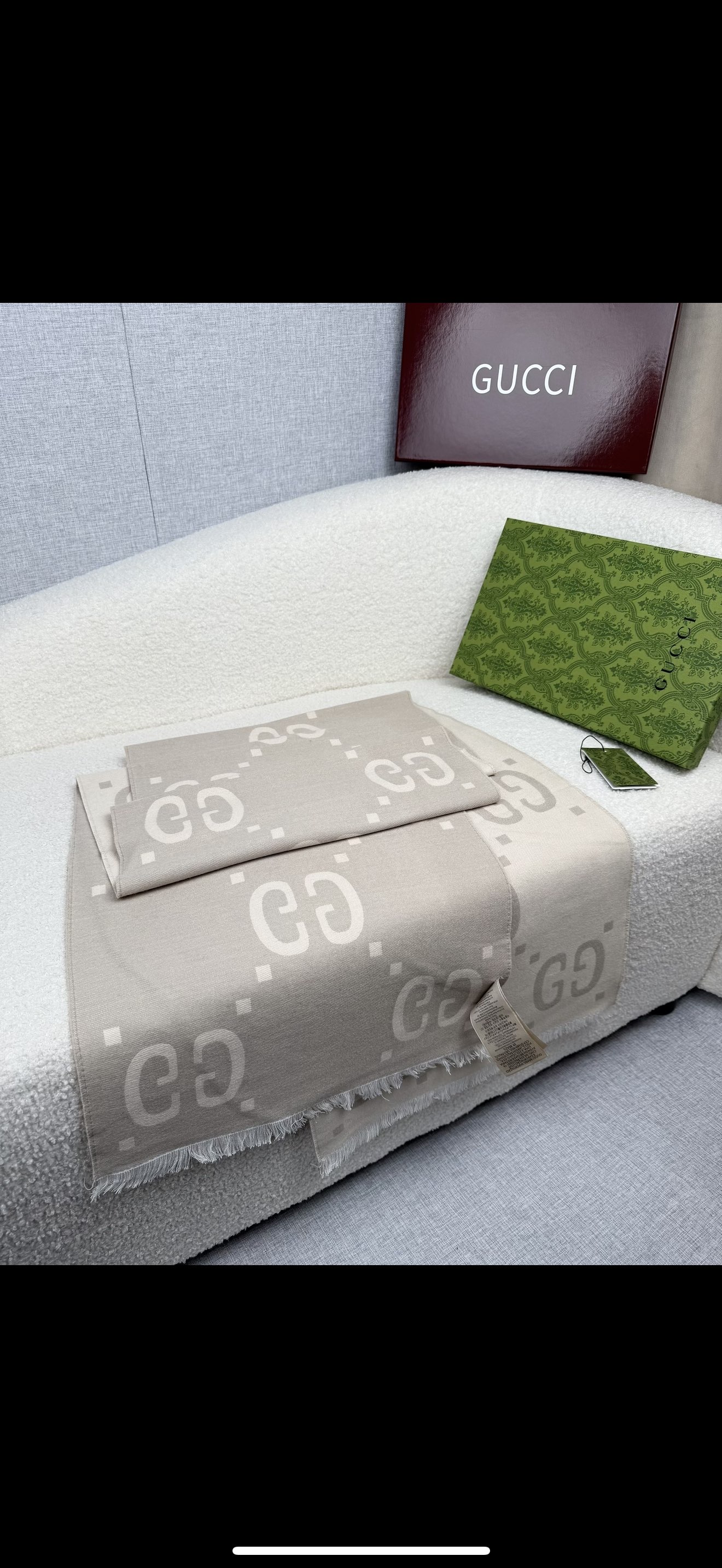 ￥。G家。大G*专柜的大爆款~就喜欢这种GG腔调！价格超级给力，福利推荐！！专柜售价近4k＋！面料是强捻