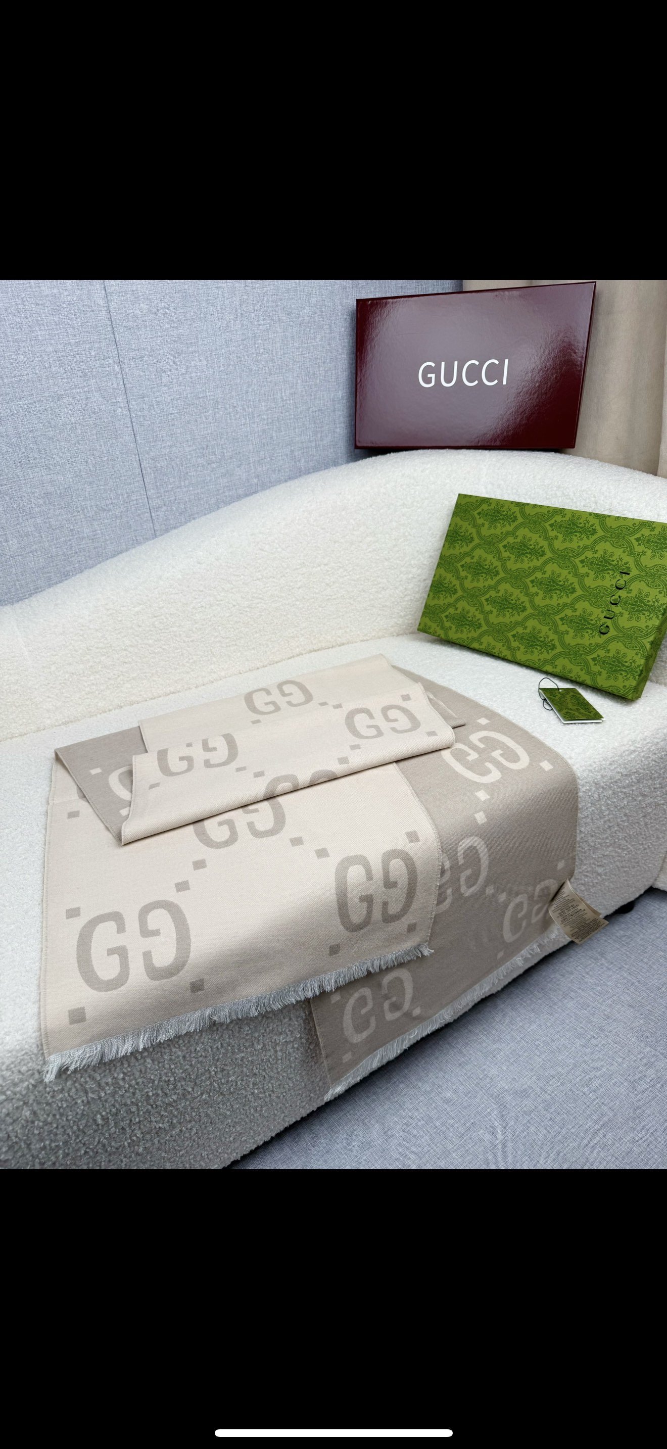 ￥。G家。大G*专柜的大爆款~就喜欢这种GG腔调！价格超级给力，福利推荐！！专柜售价近4k＋！面料是强捻