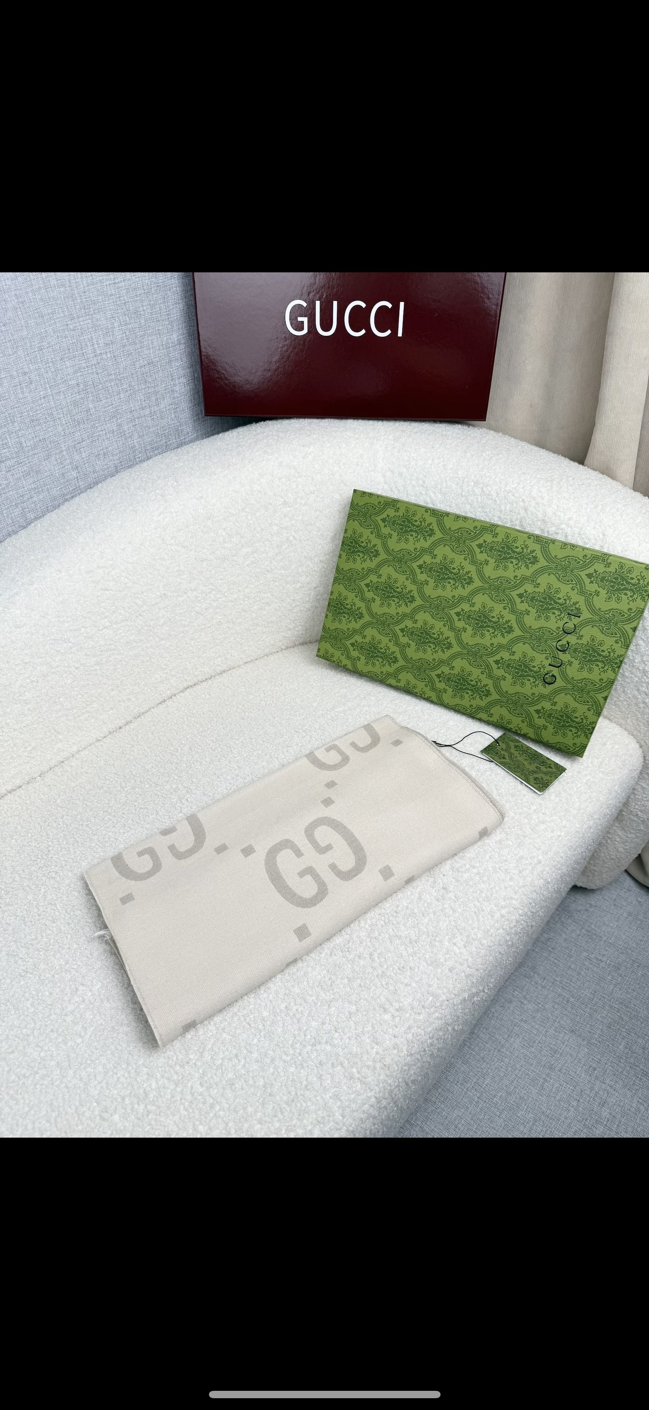 ￥。G家。大G*专柜的大爆款~就喜欢这种GG腔调！价格超级给力，福利推荐！！专柜售价近4k＋！面料是强捻