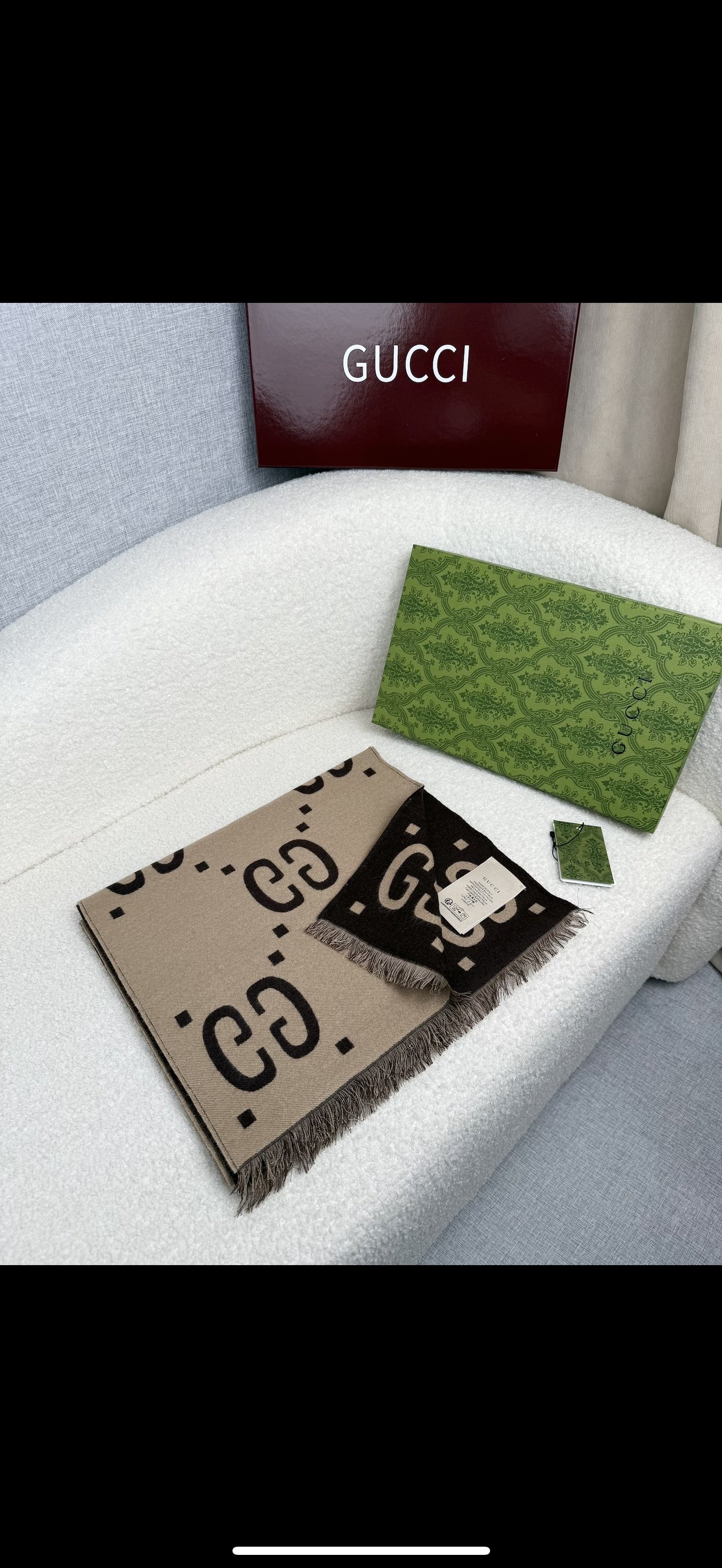 ￥。G家。大G*专柜的大爆款~就喜欢这种GG腔调！价格超级给力，福利推荐！！专柜售价近4k＋！面料是强捻