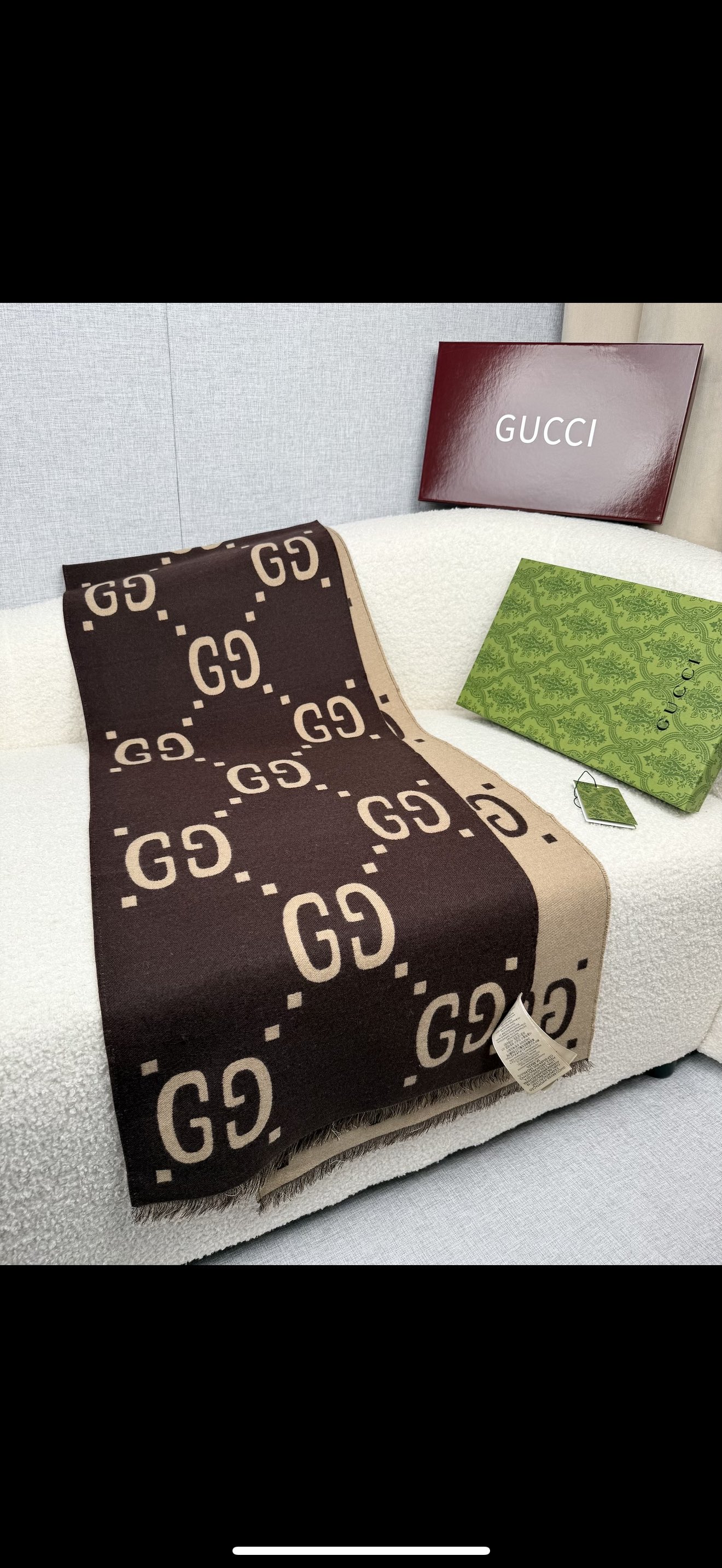 ￥。G家。大G*专柜的大爆款~就喜欢这种GG腔调！价格超级给力，福利推荐！！专柜售价近4k＋！面料是强捻