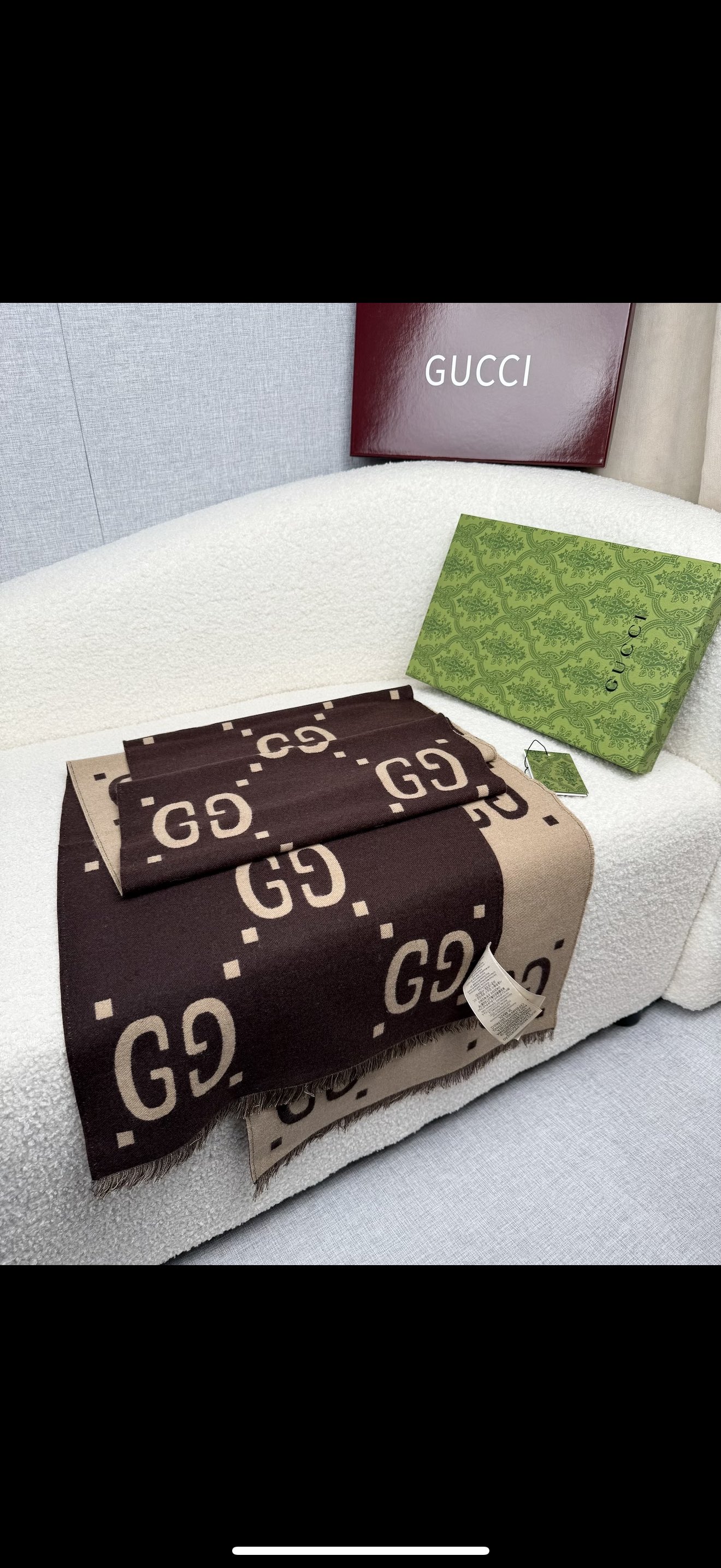 ￥。G家。大G*专柜的大爆款~就喜欢这种GG腔调！价格超级给力，福利推荐！！专柜售价近4k＋！面料是强捻