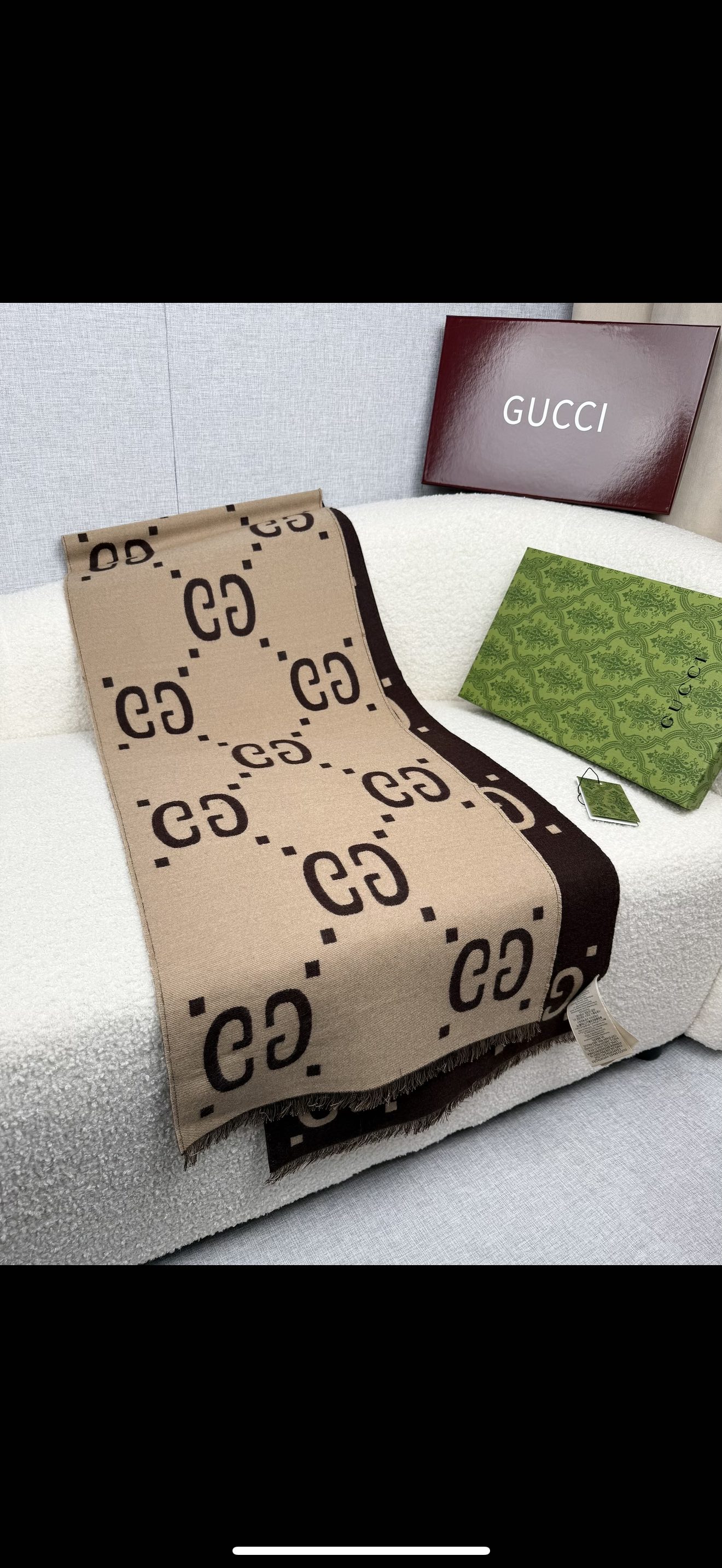 ￥。G家。大G*专柜的大爆款~就喜欢这种GG腔调！价格超级给力，福利推荐！！专柜售价近4k＋！面料是强捻