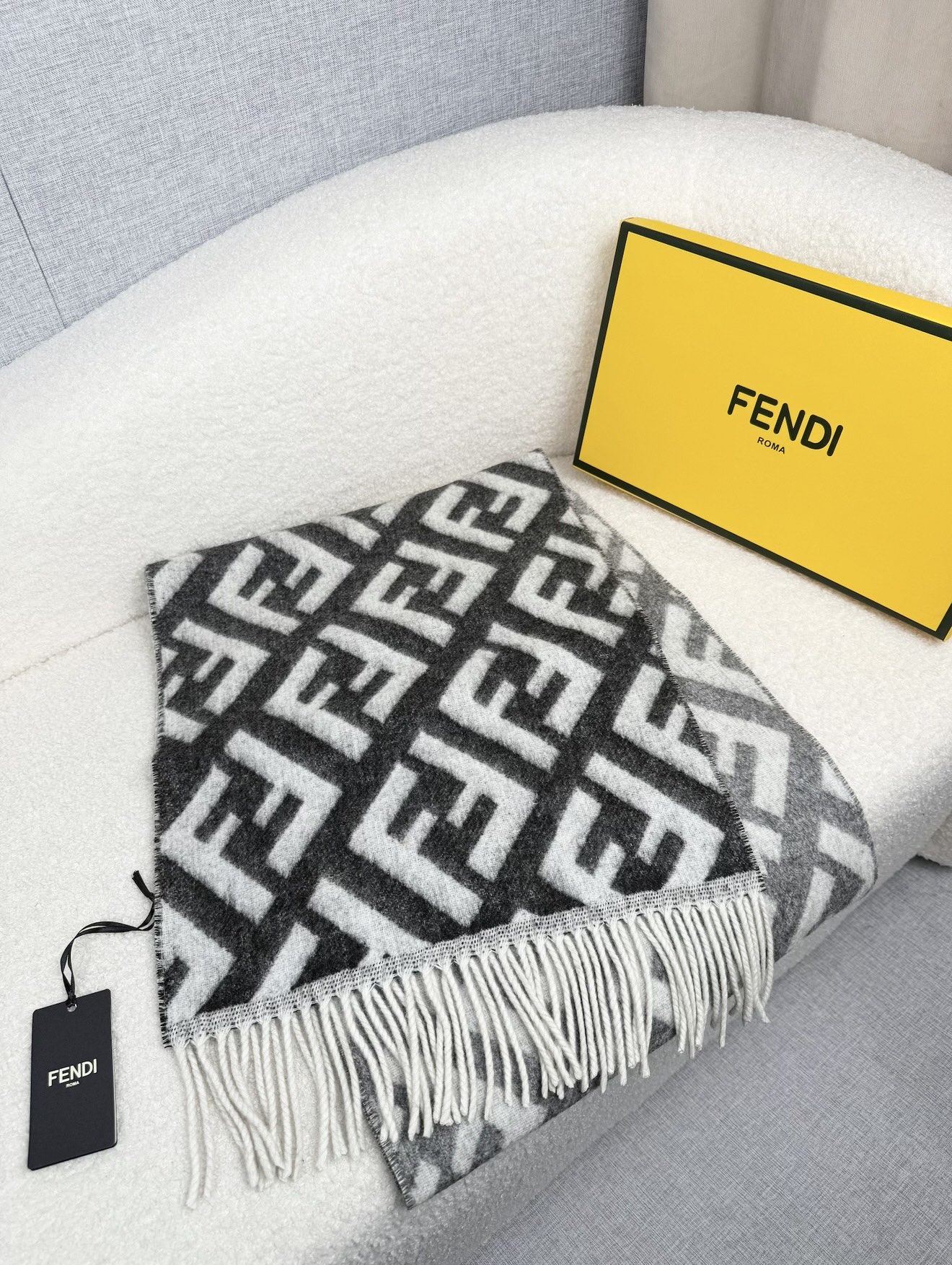 ￥。F家。【FF双面渐变】最新出炉 连代购图都少的新款 炒鸡无敌的美 双面双色提花渐变 羊绒羊毛原料 手