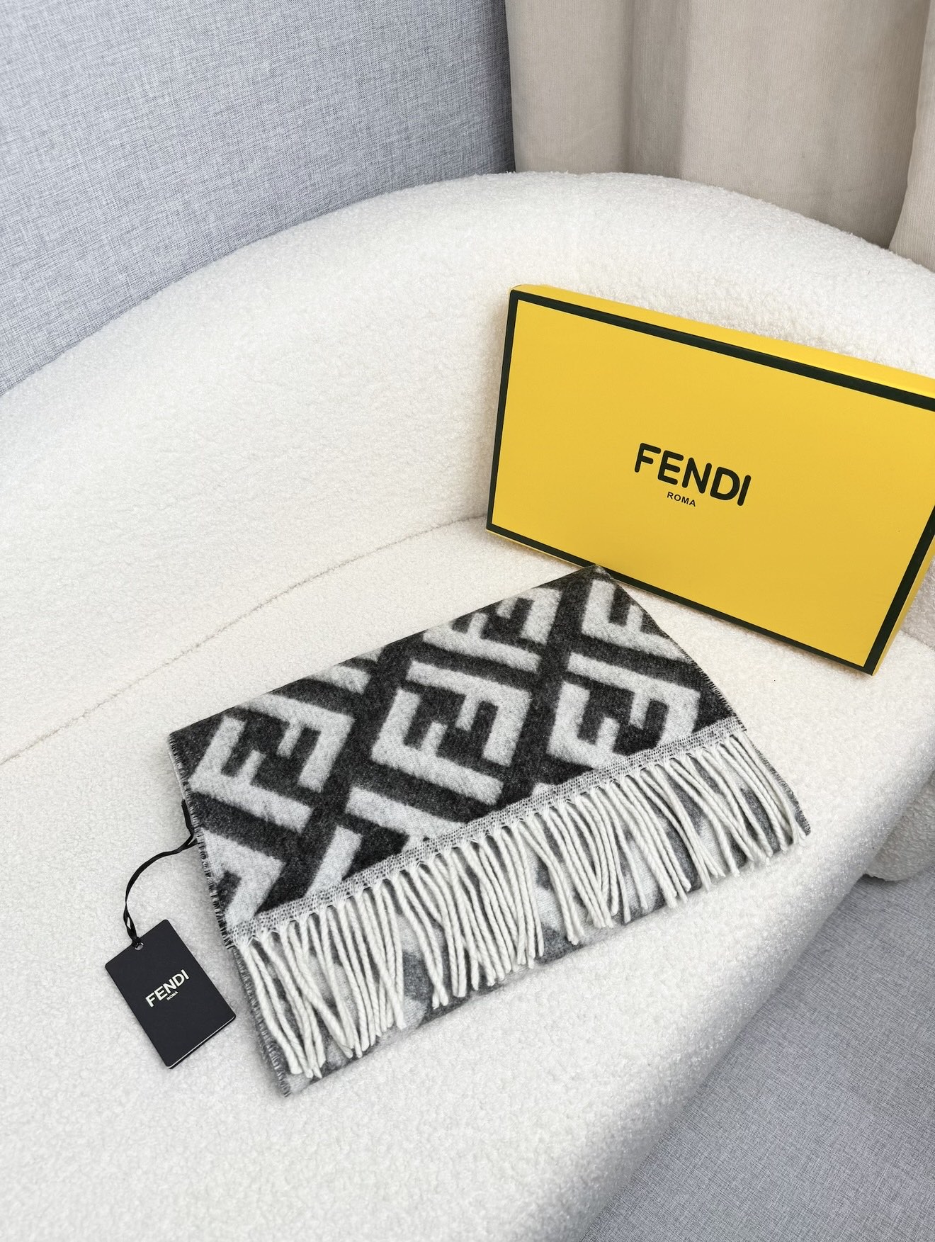 ￥。F家。【FF双面渐变】最新出炉 连代购图都少的新款 炒鸡无敌的美 双面双色提花渐变 羊绒羊毛原料 手