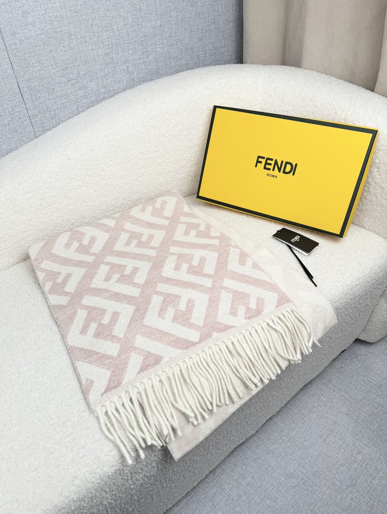 ￥。F家。【FF双面渐变】最新出炉 连代购图都少的新款 炒鸡无敌的美 双面双色提花渐变 羊绒羊毛原料 手