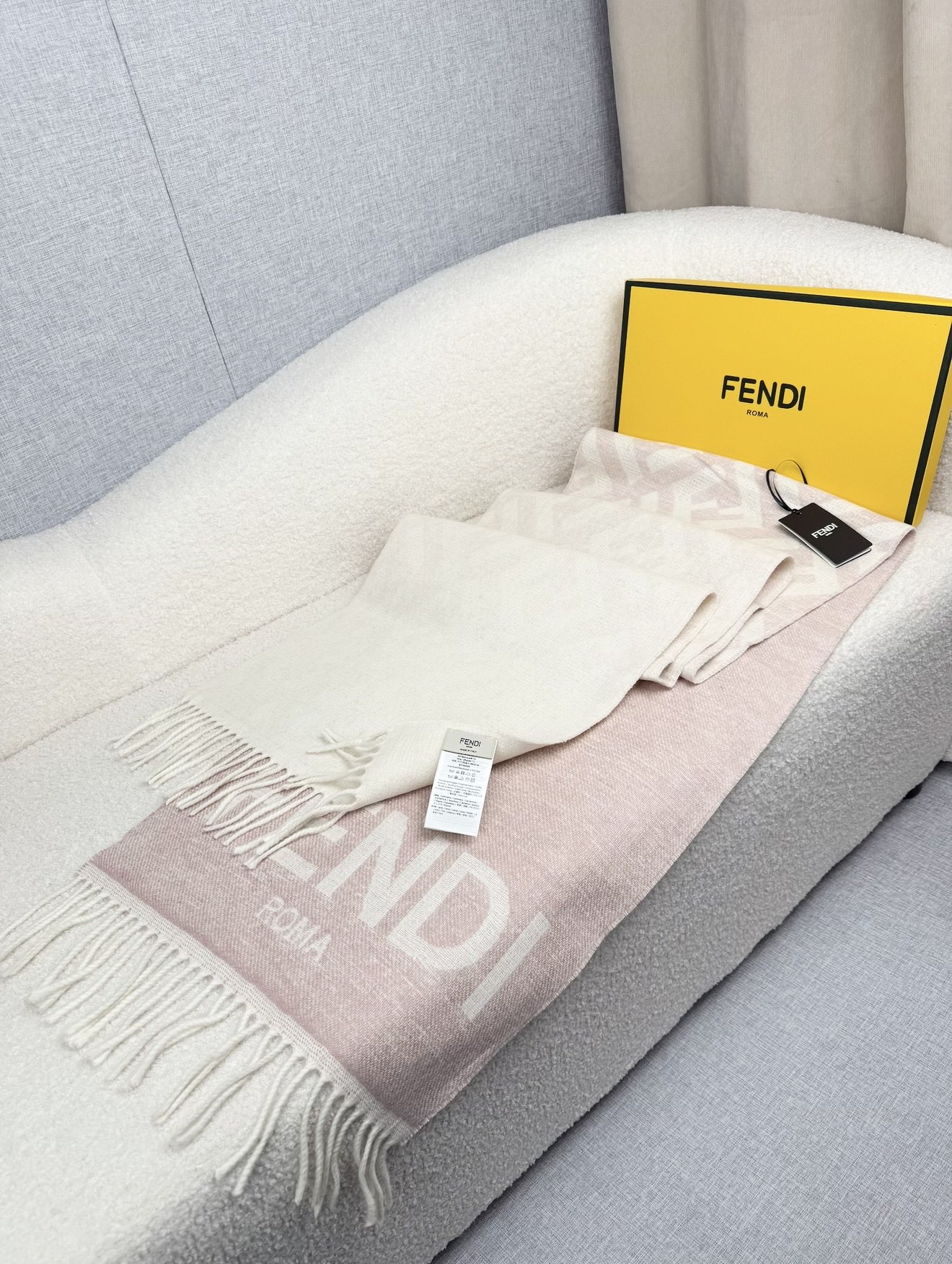 ￥。F家。【FF双面渐变】最新出炉 连代购图都少的新款 炒鸡无敌的美 双面双色提花渐变 羊绒羊毛原料 手