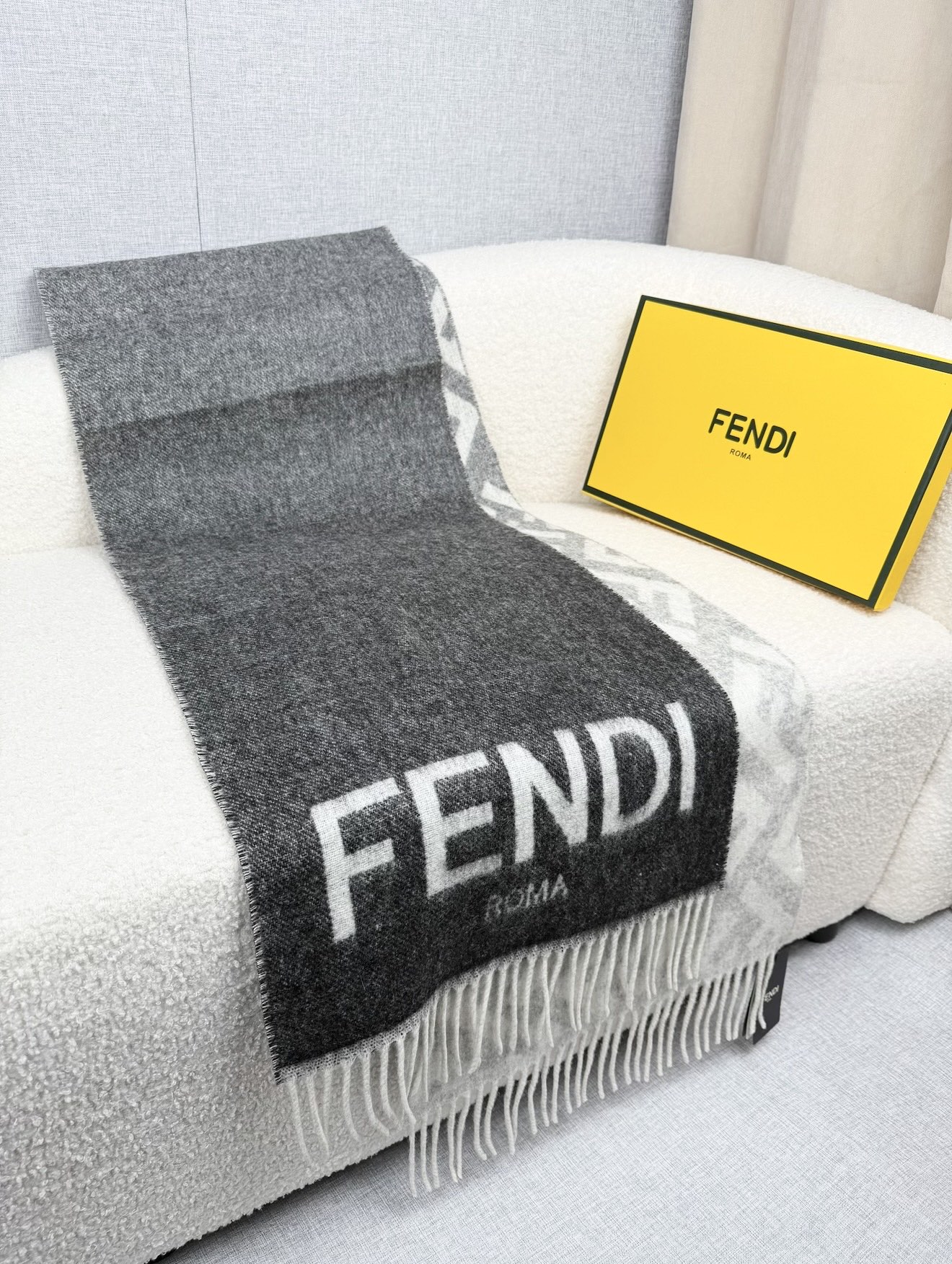 ￥。F家。【FF双面渐变】最新出炉 连代购图都少的新款 炒鸡无敌的美 双面双色提花渐变 羊绒羊毛原料 手