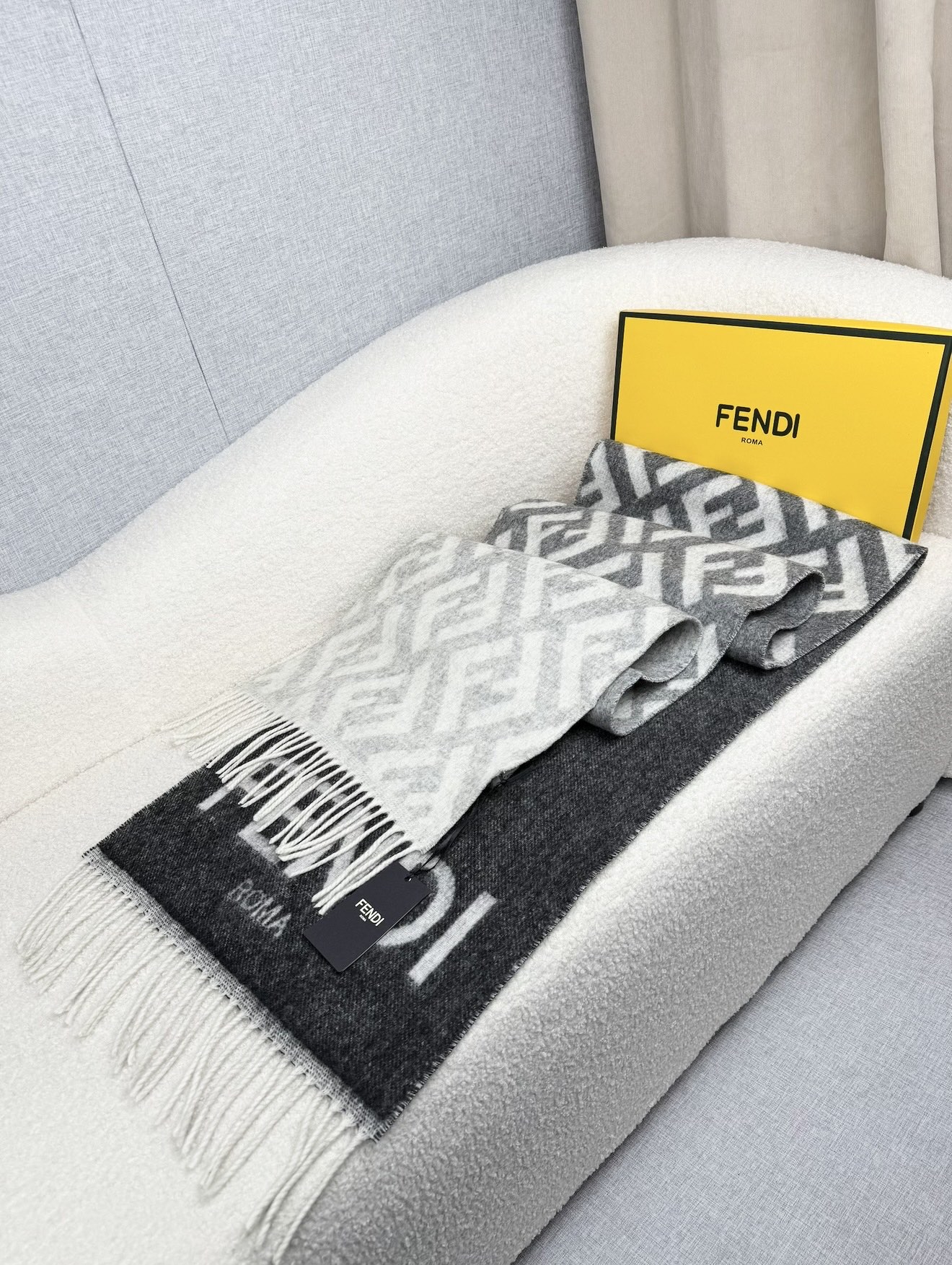 ￥。F家。【FF双面渐变】最新出炉 连代购图都少的新款 炒鸡无敌的美 双面双色提花渐变 羊绒羊毛原料 手