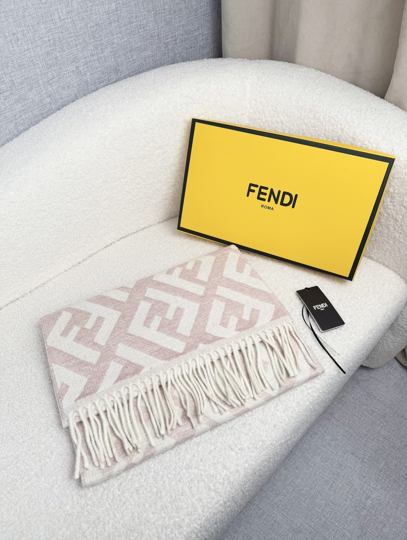 ￥。F家。【FF双面渐变】最新出炉 连代购图都少的新款 炒鸡无敌的美 双面双色提花渐变 羊绒羊毛原料 手