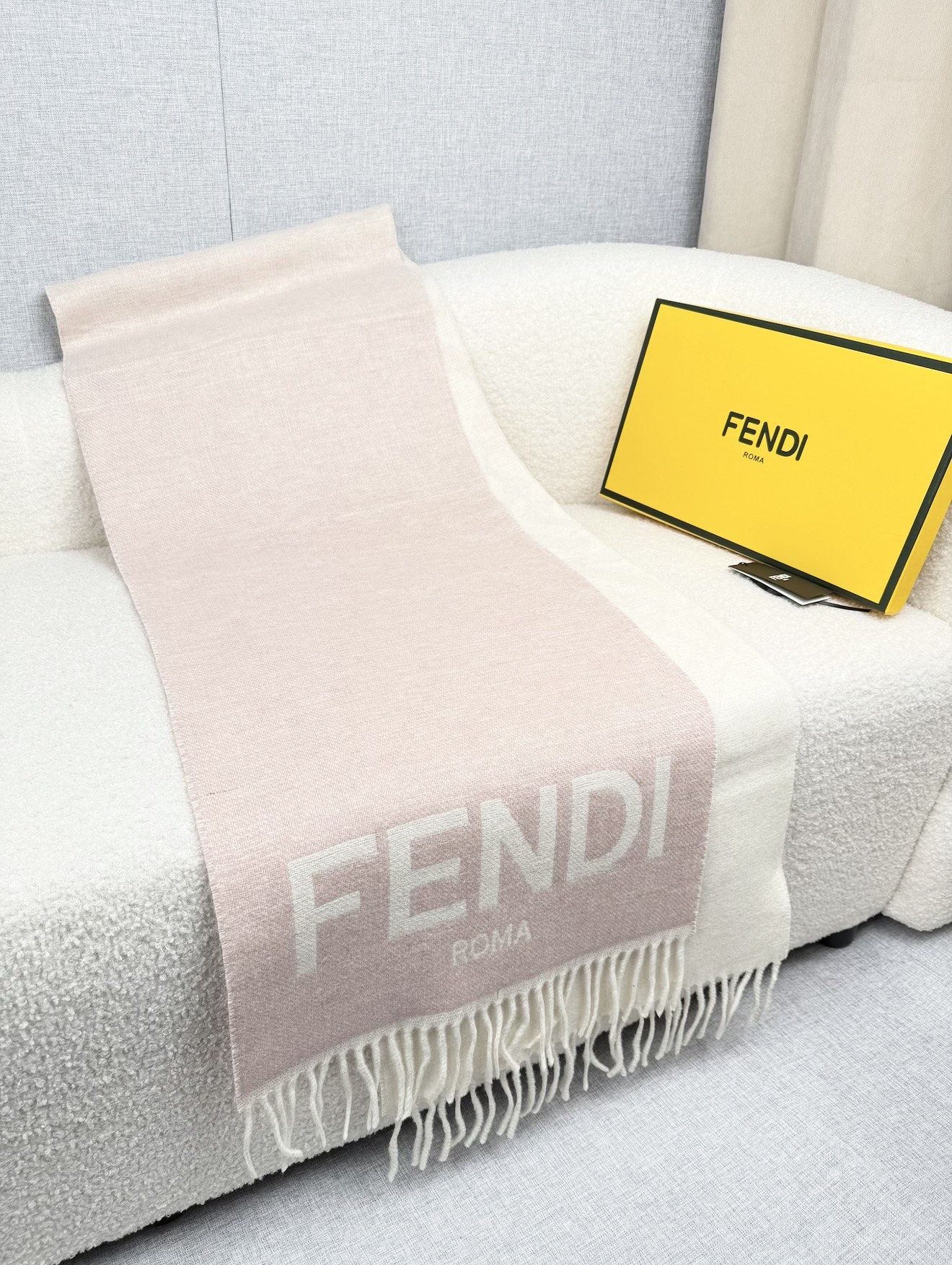 ￥。F家。【FF双面渐变】最新出炉 连代购图都少的新款 炒鸡无敌的美 双面双色提花渐变 羊绒羊毛原料 手