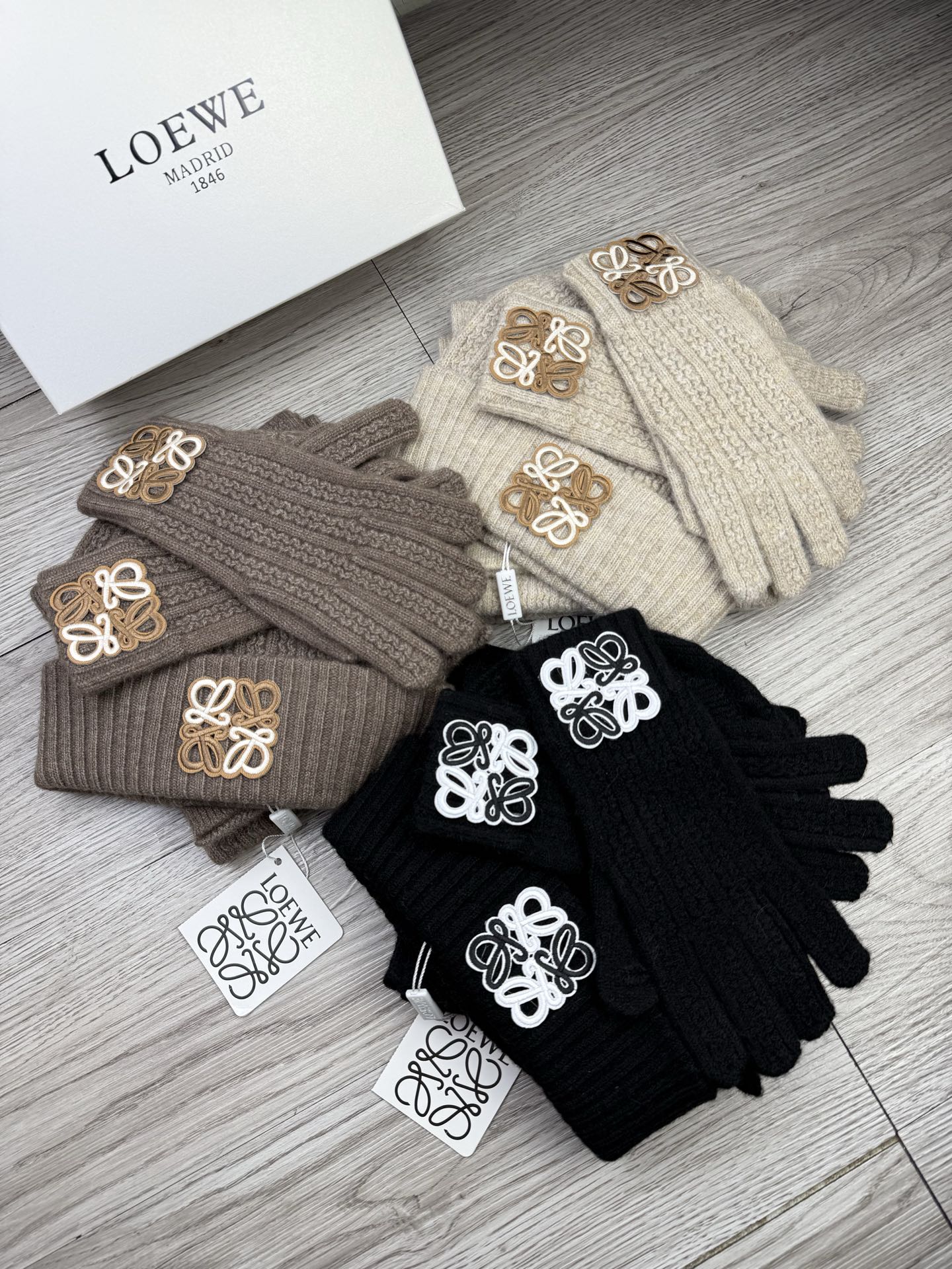 Loewe Scarf Hat Glove Set