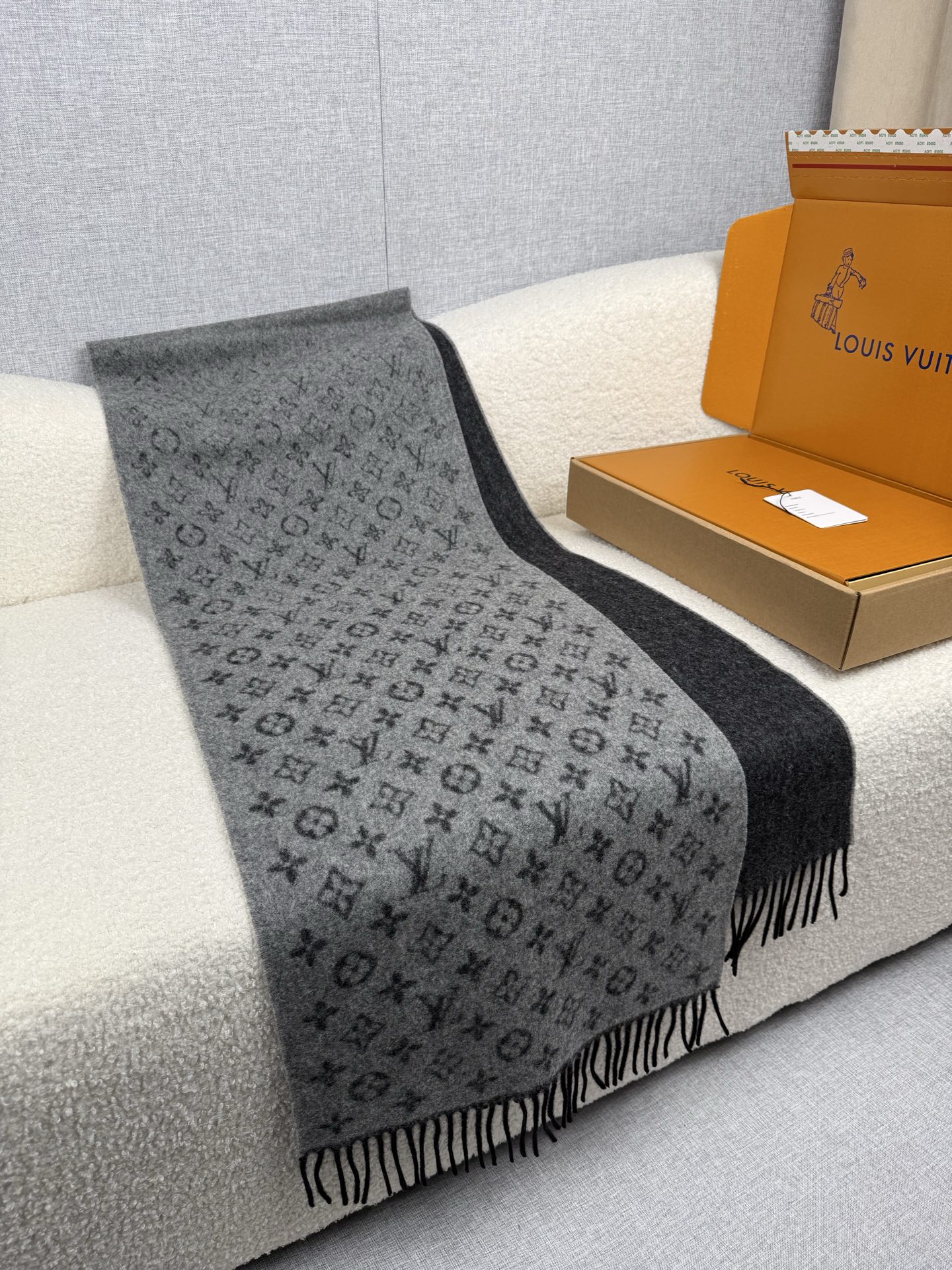 💰。 L家。【男士商务羊绒围巾】怒赞自留，难得的高端男款！家属福利！L非常正的男士围巾~面料大爱，非常柔