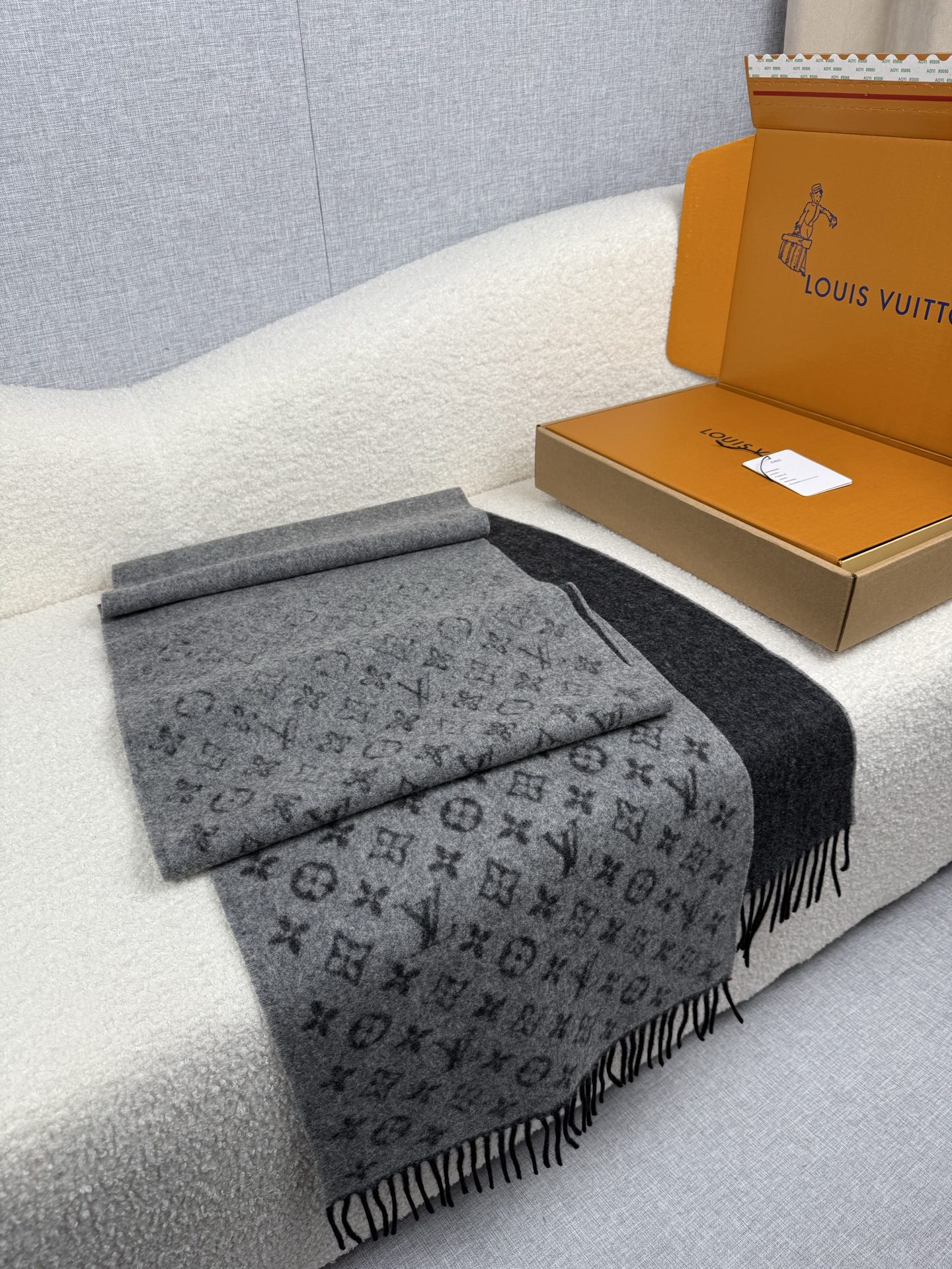 💰。 L家。【男士商务羊绒围巾】怒赞自留，难得的高端男款！家属福利！L非常正的男士围巾~面料大爱，非常柔