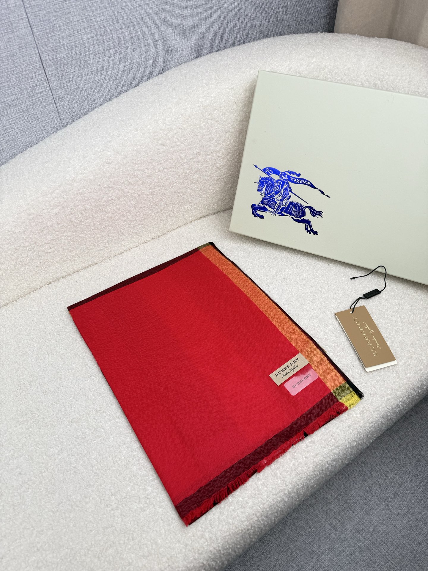 P。Bu家。 真正的宇宙强货！最新出口迪拜！御用经典才是王道！bur经典格钻石纹出口季！强大的无以形容！