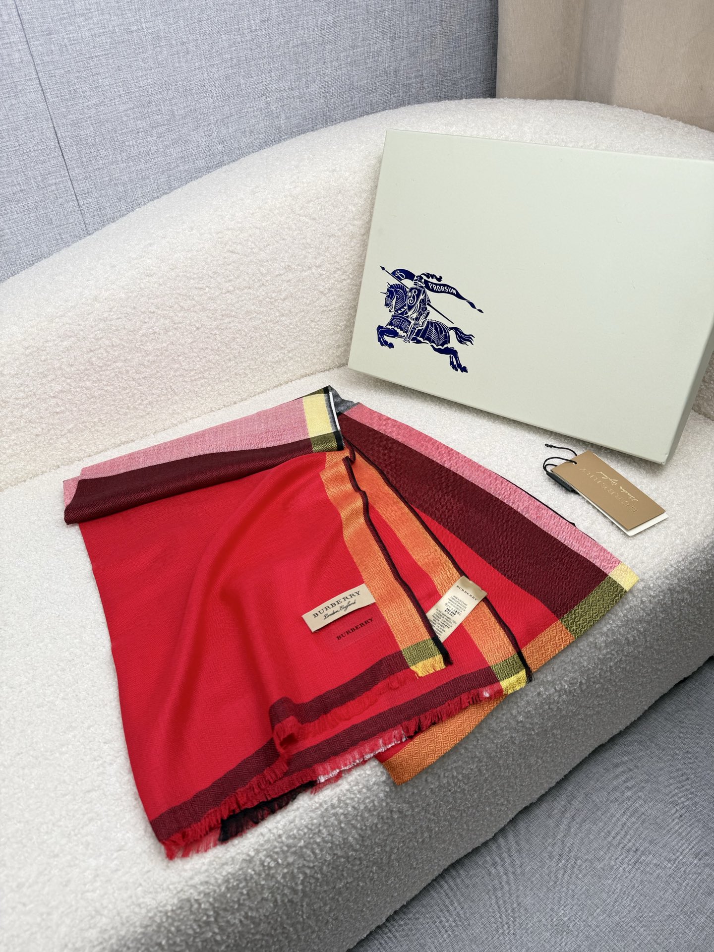 P。Bu家。 真正的宇宙强货！最新出口迪拜！御用经典才是王道！bur经典格钻石纹出口季！强大的无以形容！