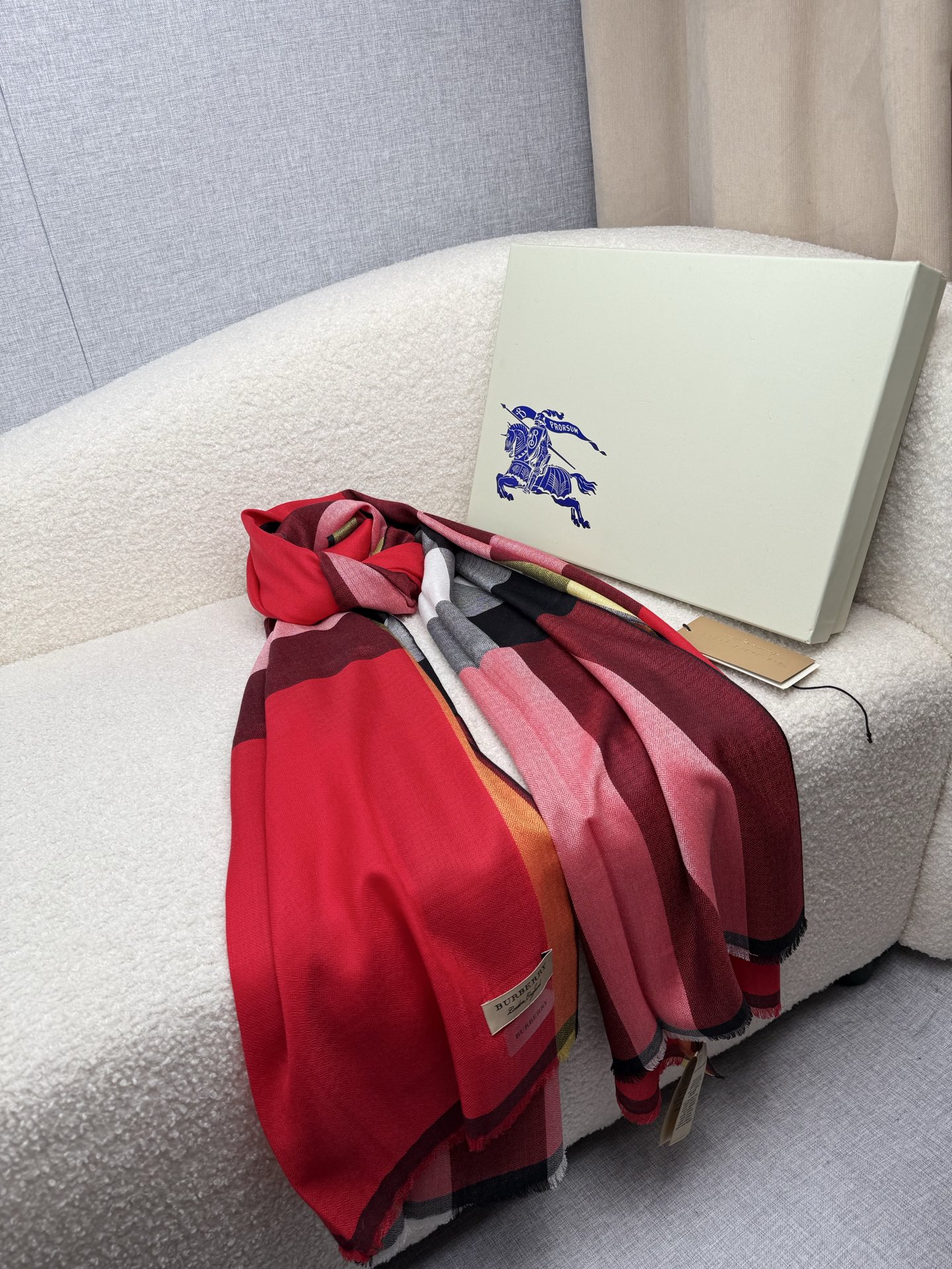 P。Bu家。 真正的宇宙强货！最新出口迪拜！御用经典才是王道！bur经典格钻石纹出口季！强大的无以形容！