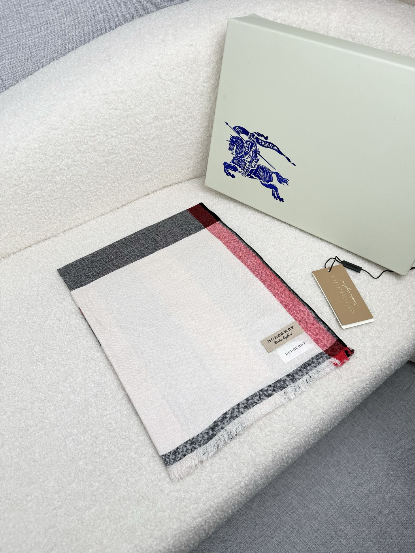 P。Bu家。 真正的宇宙强货！最新出口迪拜！御用经典才是王道！bur经典格钻石纹出口季！强大的无以形容！