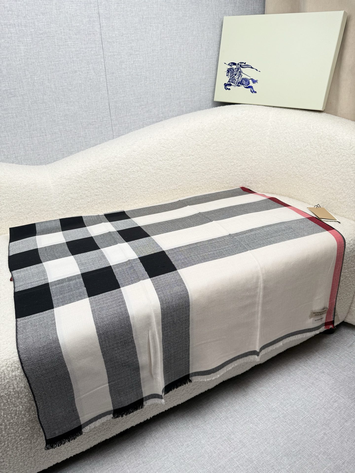 P。Bu家。 真正的宇宙强货！最新出口迪拜！御用经典才是王道！bur经典格钻石纹出口季！强大的无以形容！