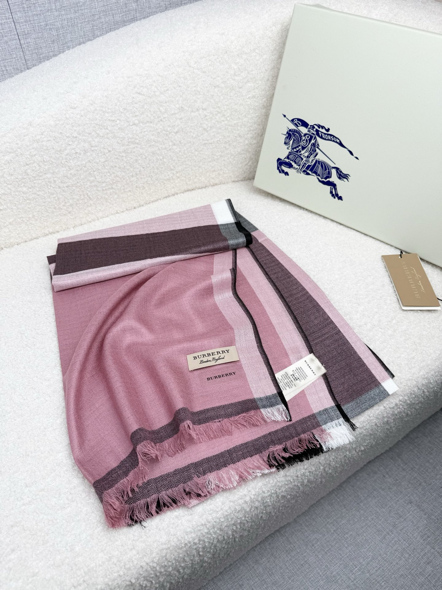 P。Bu家。 真正的宇宙强货！最新出口迪拜！御用经典才是王道！bur经典格钻石纹出口季！强大的无以形容！