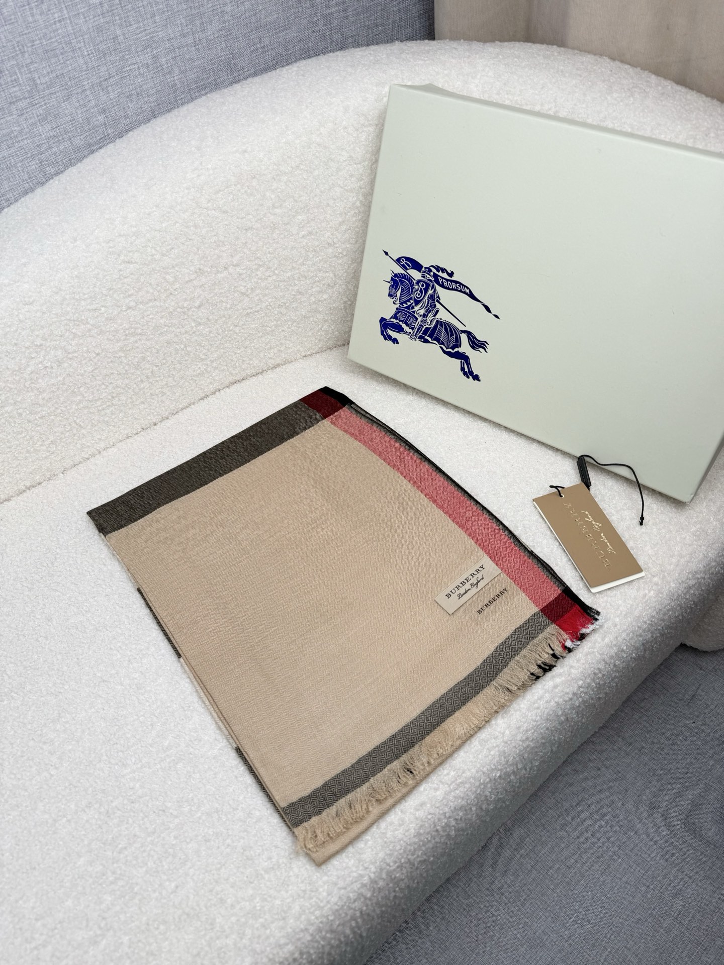 P。Bu家。 真正的宇宙强货！最新出口迪拜！御用经典才是王道！bur经典格钻石纹出口季！强大的无以形容！