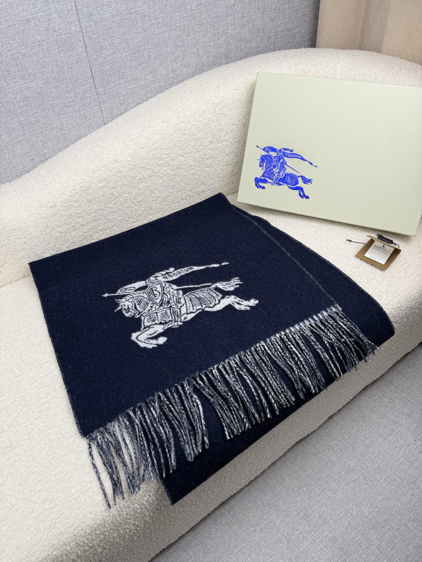 P。B家。秋冬【bu战马-大字双面】最新出炉 连代购图都少的新款 炒鸡无敌的美 双面双色提花！羊绒羊毛原