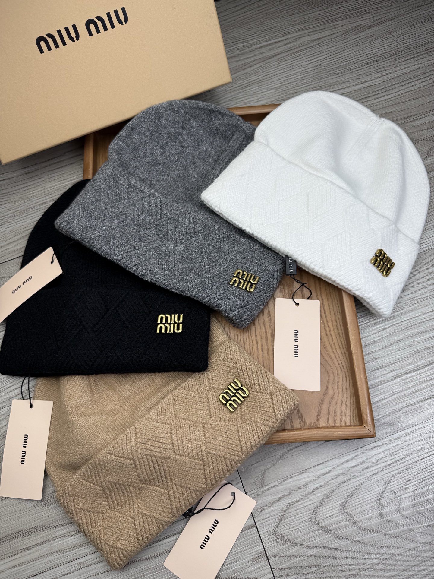 NO:579784,Special offer.miumiu.Benefits!  [Fine wool knitted single hat] New style is on the shelves, a particularly affordable series of hats, the fabric is fine wool. The density is tight!  Wool knitted fabric feels comfortable and breathable!  Fashionable and chic!  A must-have item for going out on the street, age-reducing, fashionable, and very generous!  The shape of the hat is very nice!  And the price is very beautiful!  It’s a great item to give as a gift or for personal use!  !  Complete trademark hangtags!  !  There are many styles and colors!  Hats bucket hat, baseball cap, knitted hat, hat, miumiu, espadrilles, hats19860909特价.miumiu.福利！【细毛线针织单帽】新款上架,特别实惠的一个系列帽子,面料细毛线.密度紧致！毛线针织面料手感舒适透气性好！款式新颖别致！出街必备单品,减龄又时尚,非常大方！帽型特别好看！而且价格非常美丽！送人自用都是非常不错的一款单品哦！！商标吊牌齐全！！款式多多,颜色多多！帽子渔夫帽棒球帽针织帽,帽子,miumiu,espadrilles,hats,hat