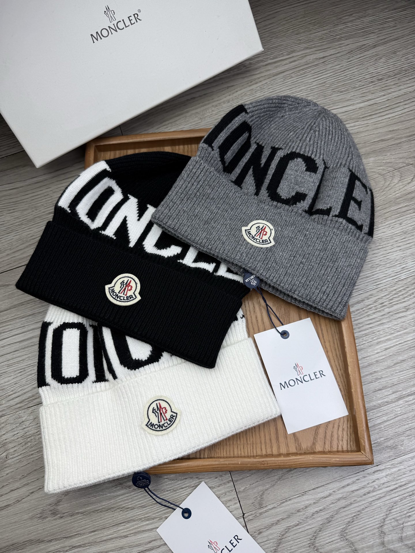 NO:579785,Special price. Mouth covering. Benefits!  [Fine wool knitted single hat] New style is on the shelves, a particularly affordable series of hats, the fabric is fine wool. The density is tight!  Wool knitted fabric feels comfortable and breathable!  Fashionable and chic!  A must-have item for going out on the street, age-reducing, fashionable, and very generous!  The shape of the hat is very nice!  And the price is very beautiful!  It’s a great item to give as a gift or for personal use!  !  Complete trademark hangtags!  !  There are many styles and colors!  Hats bucket hat, baseball cap, knitted hat, hat, Moncler, espadrilles, hats19860909特价.蒙口.福利！【细毛线针织单帽】新款上架,特别实惠的一个系列帽子,面料细毛线.密度紧致！毛线针织面料手感舒适透气性好！款式新颖别致！出街必备单品,减龄又时尚,非常大方！帽型特别好看！而且价格非常美丽！送人自用都是非常不错的一款单品哦！！商标吊牌齐全！！款式多多,颜色多多！帽子渔夫帽棒球帽针织帽,帽子,Moncler,espadrilles,hats,hat