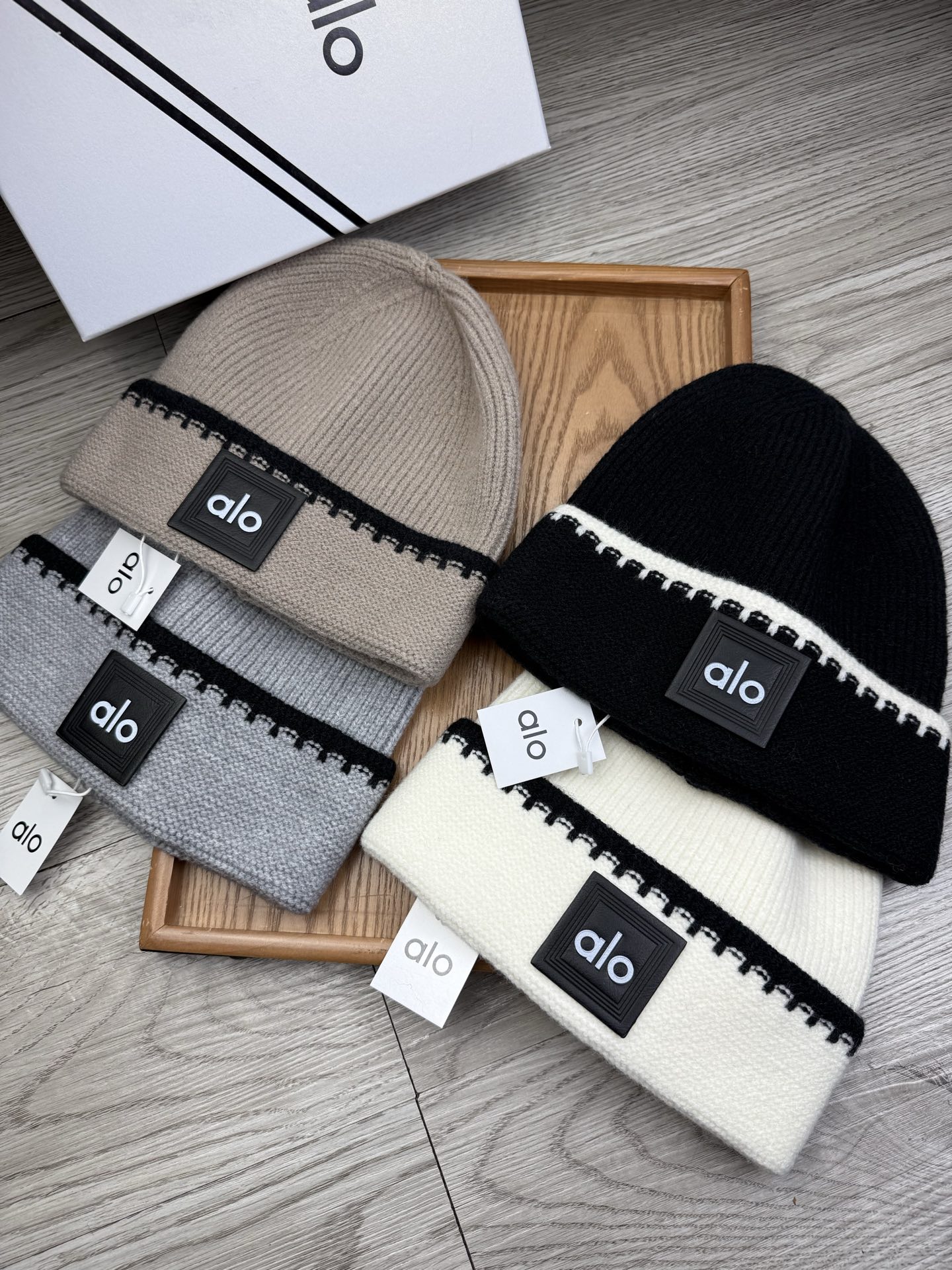 NO:579794,Special offer. AL0. Benefits!  [Fine wool knitted single hat] New style is on the shelves, a particularly affordable series of hats, the fabric is fine wool. The density is tight!  Wool knitted fabric feels comfortable and breathable!  Fashionable and chic!  A must-have item for going out on the street, age-reducing, fashionable, and very generous!  The shape of the hat is very nice!  And the price is very beautiful!  It’s a great item to give as a gift or for personal use!  !  Complete trademark hangtags!  !  There are many styles and colors!  Hats bucket hat, baseball cap, knitted hat, hat, espadrilles, hats19860909特价.AL0.福利！【细毛线针织单帽】新款上架,特别实惠的一个系列帽子,面料细毛线.密度紧致！毛线针织面料手感舒适透气性好！款式新颖别致！出街必备单品,减龄又时尚,非常大方！帽型特别好看！而且价格非常美丽！送人自用都是非常不错的一款单品哦！！商标吊牌齐全！！款式多多,颜色多多！帽子渔夫帽棒球帽针织帽,帽子,espadrilles,hats,hat