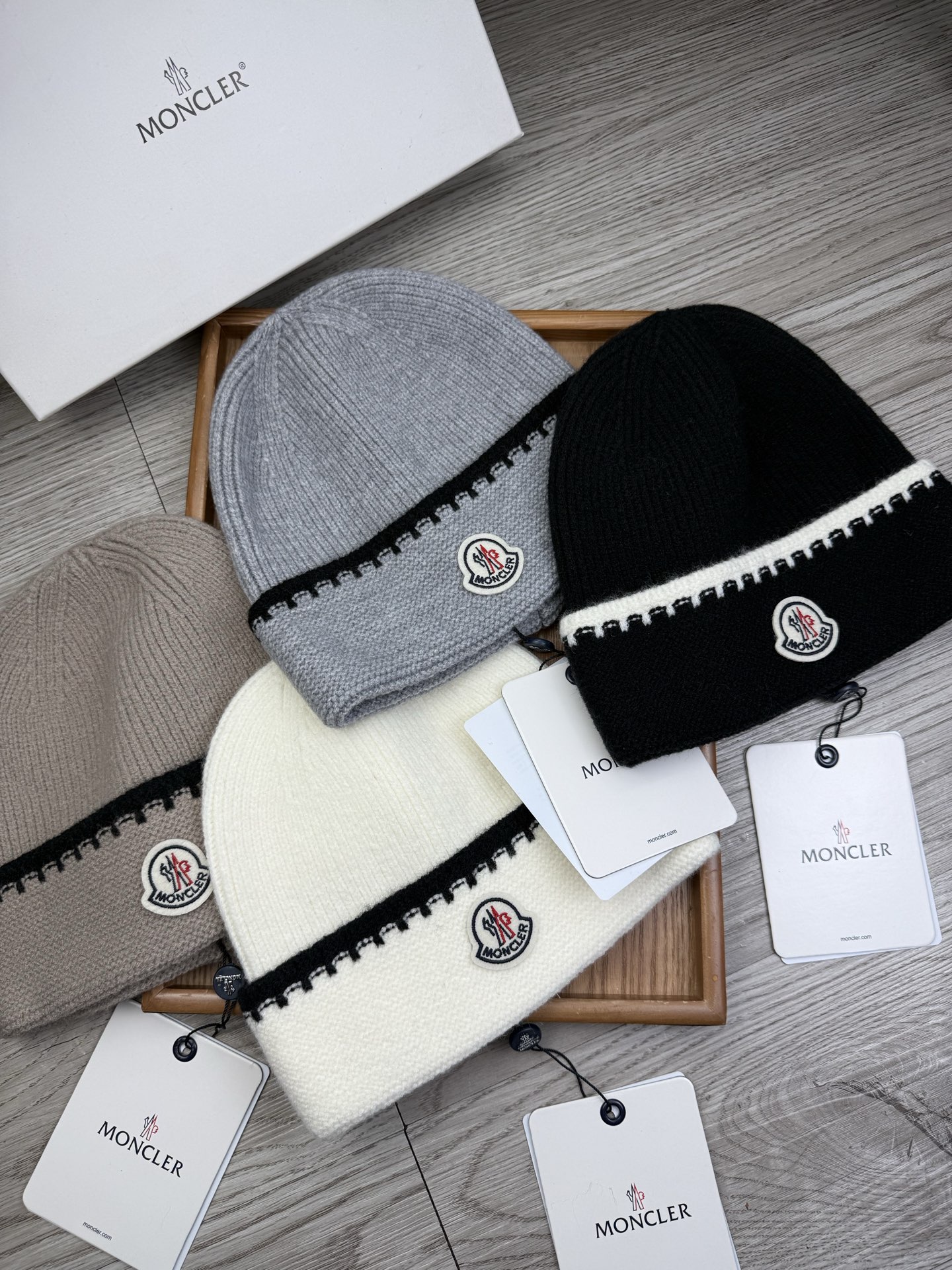 NO:579797,Special price. Mouth covering. Benefits!  [Fine wool knitted single hat] New style is on the shelves, a particularly affordable series of hats, the fabric is fine wool. The density is tight!  Wool knitted fabric feels comfortable and breathable!  Fashionable and chic!  A must-have item for going out on the street, age-reducing, fashionable, and very generous!  The shape of the hat is very nice!  And the price is very beautiful!  It’s a great item to give as a gift or for personal use!  !  Complete trademark hangtags!  !  There are many styles and colors!  Hats bucket hat, baseball cap, knitted hat, hat, Moncler, espadrilles, hats19860909特价.蒙口.福利！【细毛线针织单帽】新款上架,特别实惠的一个系列帽子,面料细毛线.密度紧致！毛线针织面料手感舒适透气性好！款式新颖别致！出街必备单品,减龄又时尚,非常大方！帽型特别好看！而且价格非常美丽！送人自用都是非常不错的一款单品哦！！商标吊牌齐全！！款式多多,颜色多多！帽子渔夫帽棒球帽针织帽,帽子,Moncler,espadrilles,hats,hat