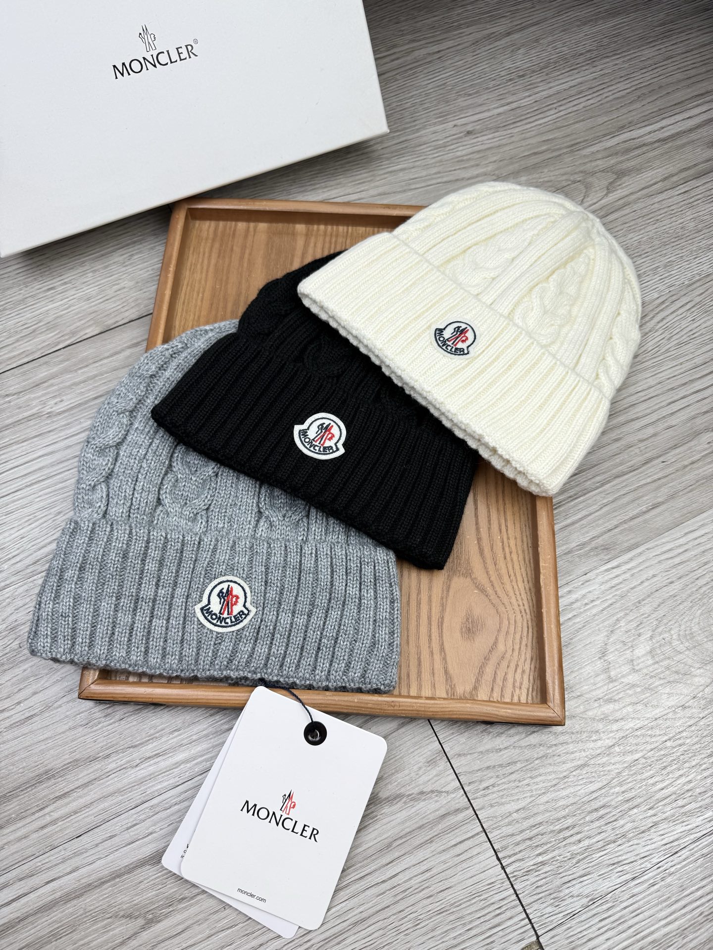 NO:579800,Special price. Mouth covering. Benefits!  [Fine wool knitted single hat] New style is on the shelves, a particularly affordable series of hats, the fabric is fine wool. The density is tight!  Wool knitted fabric feels comfortable and breathable!  Fashionable and chic!  A must-have item for going out on the street, age-reducing, fashionable, and very generous!  The shape of the hat is very nice!  And the price is very beautiful!  It’s a great item to give as a gift or for personal use!  !  Complete trademark hangtags!  !  There are many styles and colors!  Hats bucket hat, baseball cap, knitted hat, hat, Moncler, espadrilles, hats19860909特价.蒙口.福利！【细毛线针织单帽】新款上架,特别实惠的一个系列帽子,面料细毛线.密度紧致！毛线针织面料手感舒适透气性好！款式新颖别致！出街必备单品,减龄又时尚,非常大方！帽型特别好看！而且价格非常美丽！送人自用都是非常不错的一款单品哦！！商标吊牌齐全！！款式多多,颜色多多！帽子渔夫帽棒球帽针织帽,帽子,Moncler,espadrilles,hats,hat