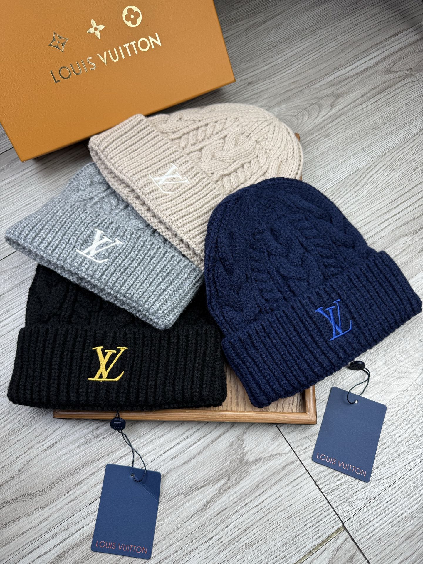 NO:579804,Special price. L family. Embroidery model. Benefits!  [Fine wool knitted single hat] New style is on the shelves, a particularly affordable series of hats, the fabric is fine wool. The density is tight!  Wool knitted fabric feels comfortable and breathable!  Fashionable and chic!  A must-have item for going out on the street, age-reducing, fashionable, and very generous!  The shape of the hat is very nice!  And the price is very beautiful!  It’s a great item to give as a gift or for personal use!  !  Complete trademark hangtags!  !  There are many styles and colors!  Hats bucket hat, baseball cap, knitted hat, hat, louis vuitton, espadrilles, hats19860909特价.L家.刺绣款.福利！【细毛线针织单帽】新款上架,特别实惠的一个系列帽子,面料细毛线.密度紧致！毛线针织面料手感舒适透气性好！款式新颖别致！出街必备单品,减龄又时尚,非常大方！帽型特别好看！而且价格非常美丽！送人自用都是非常不错的一款单品哦！！商标吊牌齐全！！款式多多,颜色多多！帽子渔夫帽棒球帽针织帽,帽子,louis vuitton,espadrilles,hats,hat