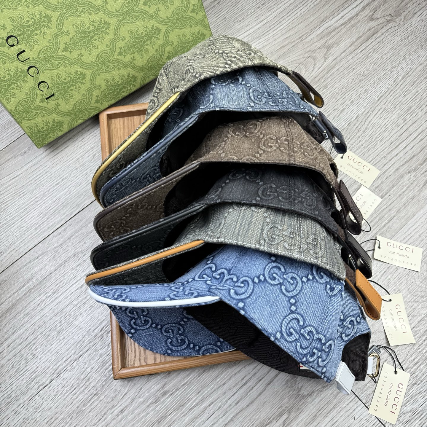 NO:579972,.G Home.【Super A quality】The latest model!  Fashion trend, high-end workmanship!  Every hat is made with care!  Oxford material!  First layer of cowhide!  Comes with box, dust bag, extraordinary quality, details are also very important. Genuine leather cap nails, leather adjustment strap!  Hats bucket hat baseball cap knitted hat hat bucket hat baseball cap knitted hat, hat, gucci, espadrilles, cowhide,hats19860909.G家.【超A品质】最新款！时尚潮流,高端做工！每一个帽子都是用心之作！牛津材质！头层牛皮！配盒子、防尘袋、非一般的品质,细节也很重要.真皮帽钉,真皮调节带！帽子渔夫帽棒球帽针织帽帽子渔夫帽棒球帽针织帽,帽子,gucci,espadrilles,cowhide,hats,hat