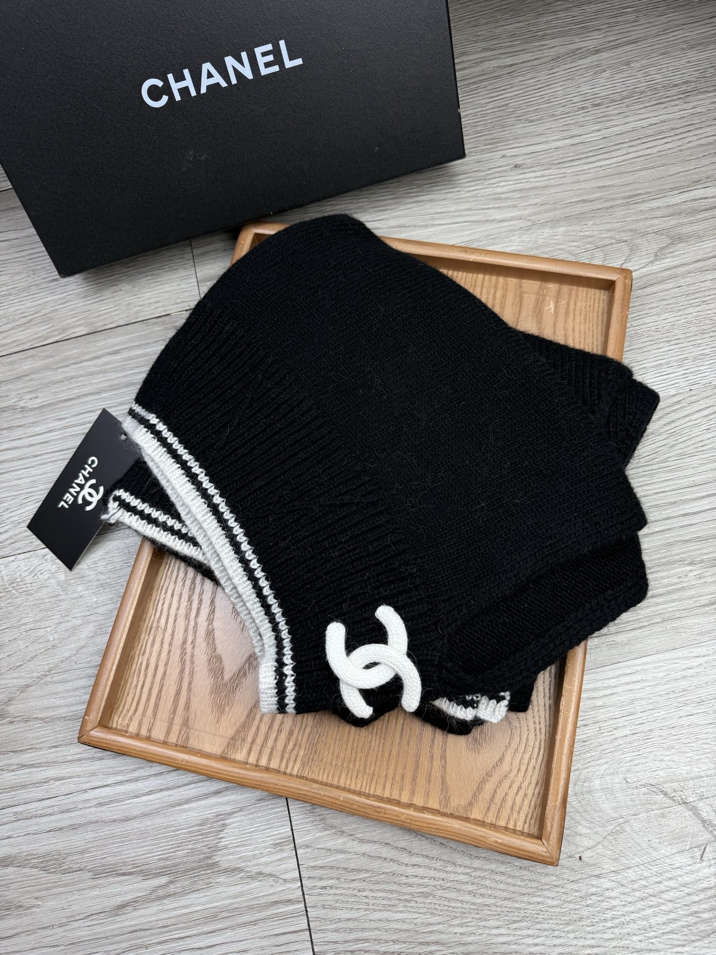 🌹。C家。【两件套-羊毛套装帽子】经典套装帽子！帽子➕围巾！70%羊毛+30%兔毛。暖暖哒超级舒服～冬日小姐姐减龄神器哦