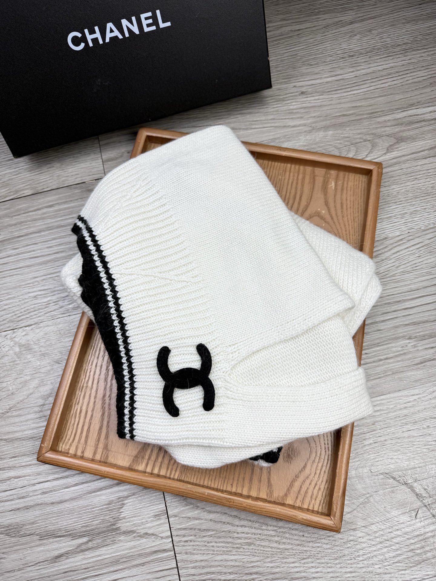 🌹。C家。【两件套-羊毛套装帽子】经典套装帽子！帽子➕围巾！70%羊毛+30%兔毛。暖暖哒超级舒服～冬日小姐姐减龄神器哦
