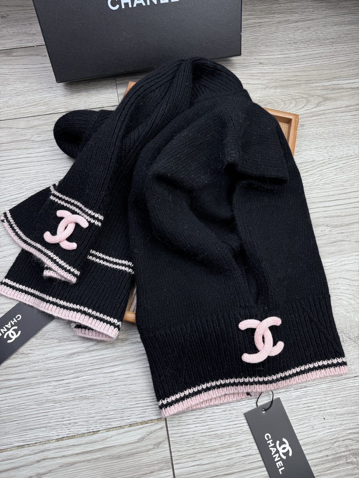 🌹。C家。【两件套-羊毛套装帽子】经典套装帽子！帽子➕围巾！70%羊毛+30%兔毛。暖暖哒超级舒服～冬日小姐姐减龄神器哦