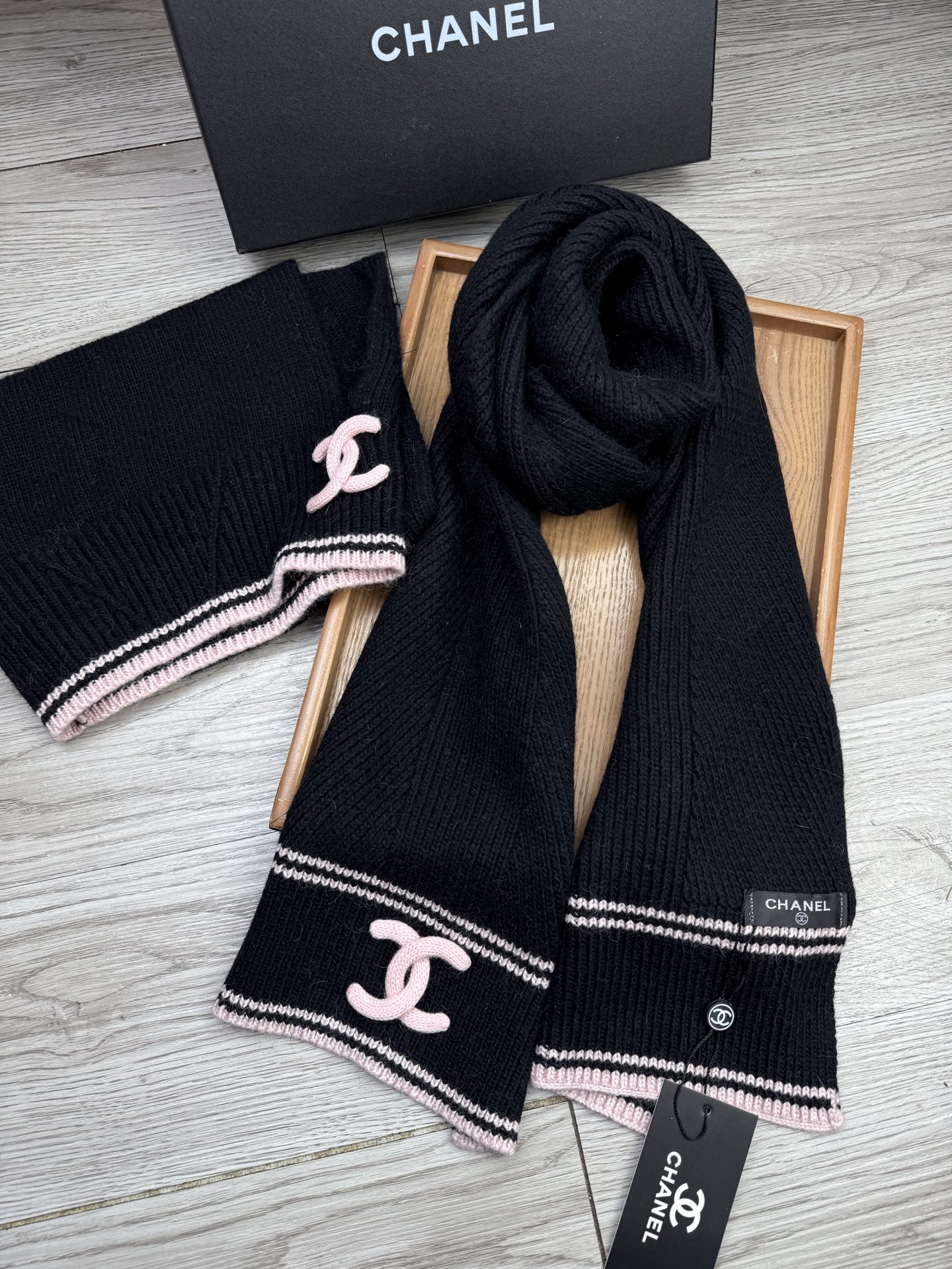 🌹。C家。【两件套-羊毛套装帽子】经典套装帽子！帽子➕围巾！70%羊毛+30%兔毛。暖暖哒超级舒服～冬日小姐姐减龄神器哦